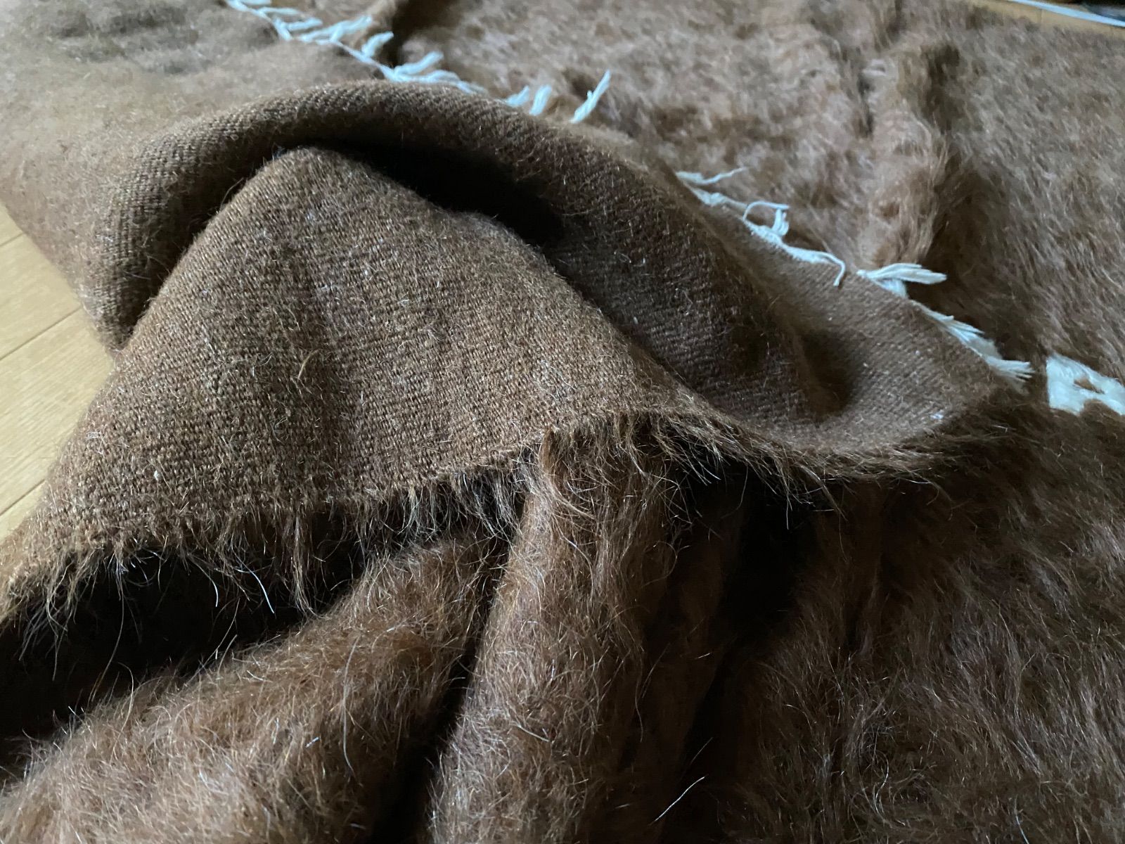 リバーシブルセミアンティークシイルトバッタニイェアンゴラヤギのモヘアで織られ。 リバーシブルセミアンティークシイルトバッタニイェアンゴラヤギの