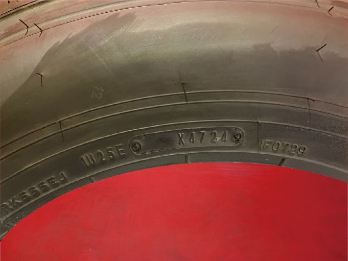 新車外し バリ溝 イボ付き トラックサマータイヤ【195/85R16 114/112L 