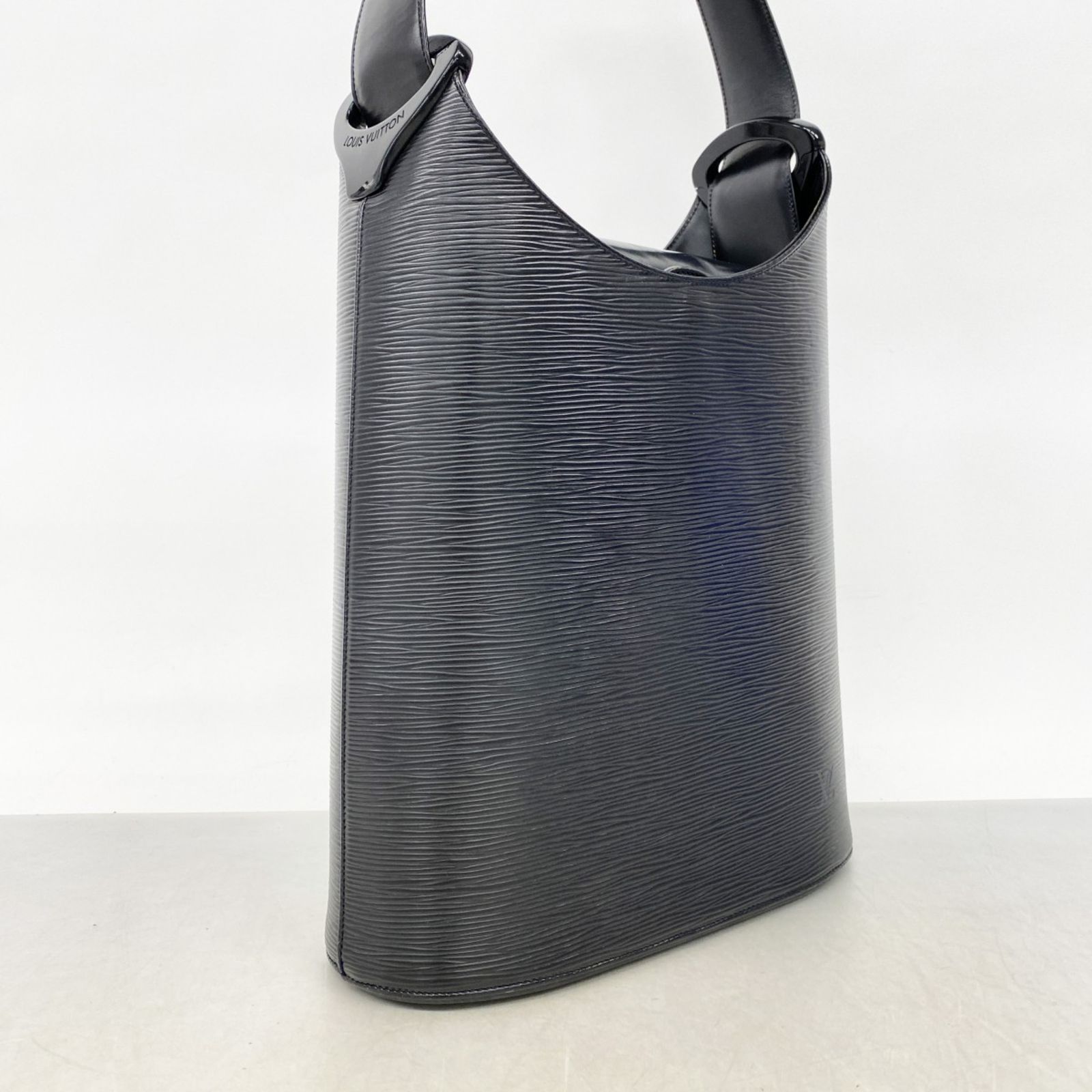 ルイヴィトン M52812 ヴェルソー ショルダーバッグ エピ ノワール レザー ルイ・ヴィトン(Louis Vuitton) ルイ・ヴィトン ショルダーバッグ エピ