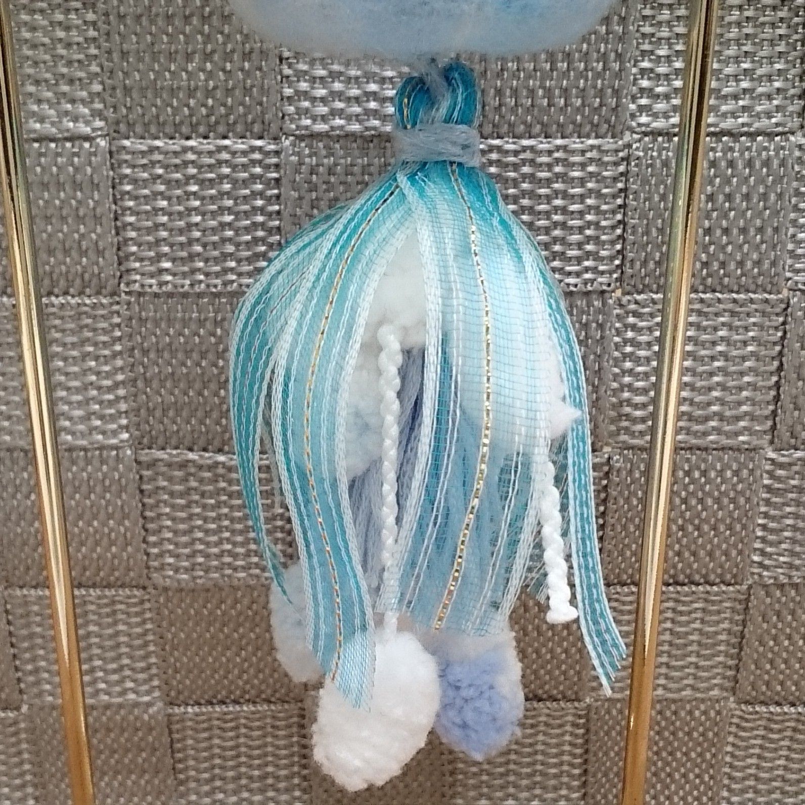ゆらゆらクラゲ キーホルダー 水色 羊毛フェルト ハンドメイド oh 