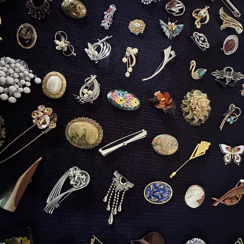 vintage】ブローチ まとめ売り 大量 100点 GT-BR53 - メルカリ