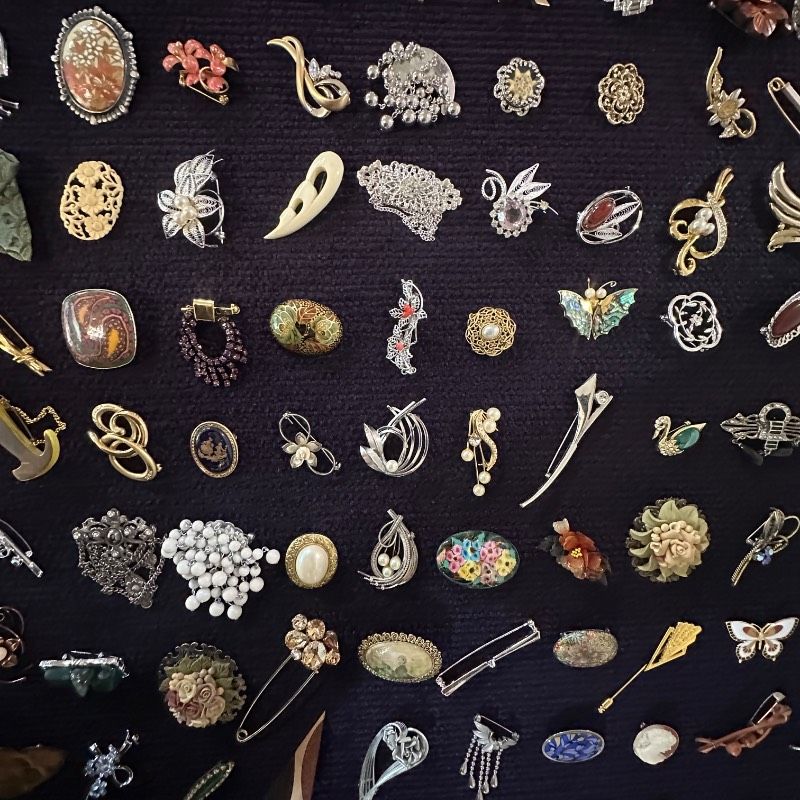 vintage】ブローチ まとめ売り 大量 100点 GT-BR53 - メルカリ