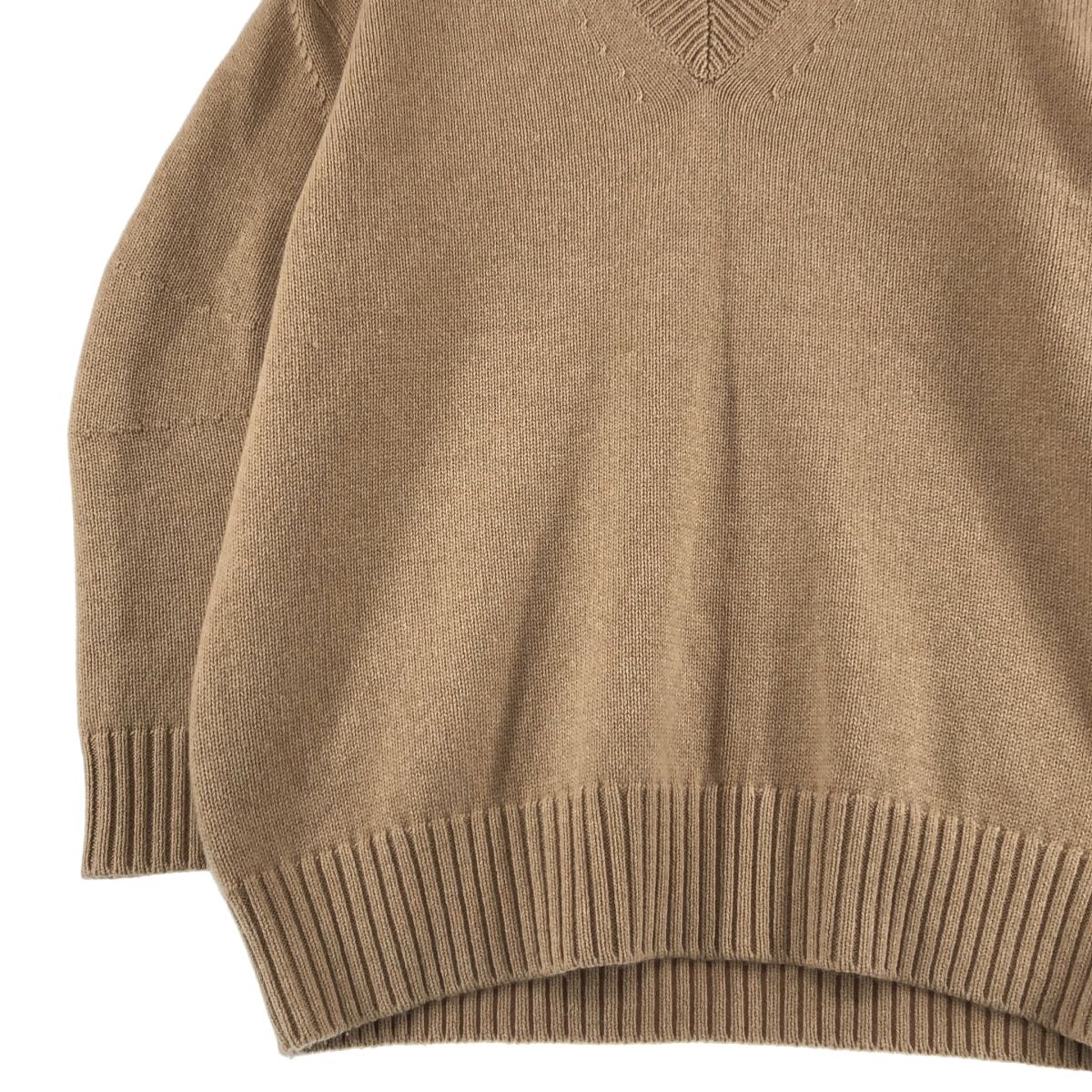 ドゥロワー 2022awカシミヤ100%ニット ベージュ Vネック ドゥロワー ドゥロワー 2022awカシミヤ100%ニット ベージュ Vネック ドゥロワー