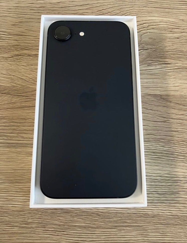 【新品同等】iPhone 16e 128GBブラック（店頭展示品） 新品同等】iPhone 16e 128GBブラック（店頭展示品） - メルカリ