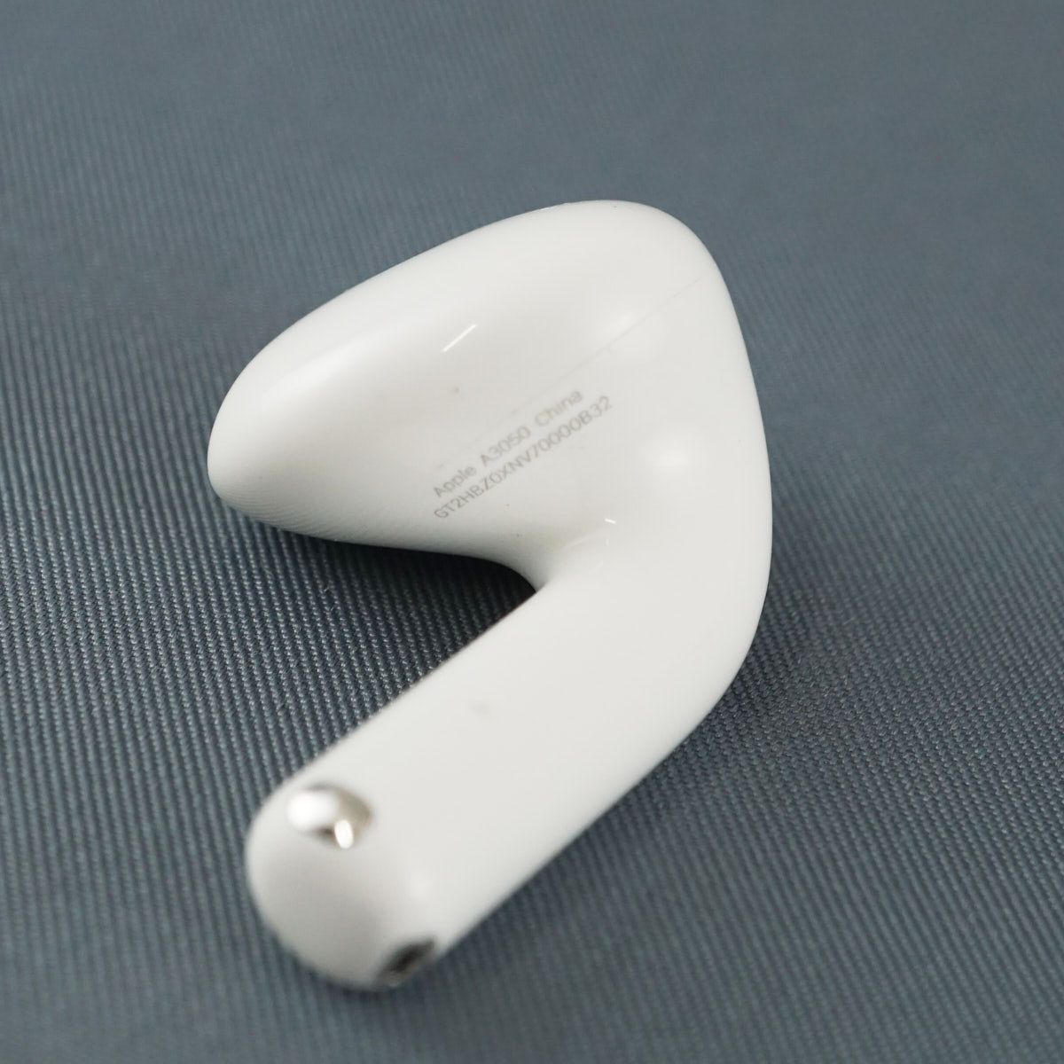 Apple AirPods 4 右イヤホンのみ USED品 ノイズキャンセリングなし