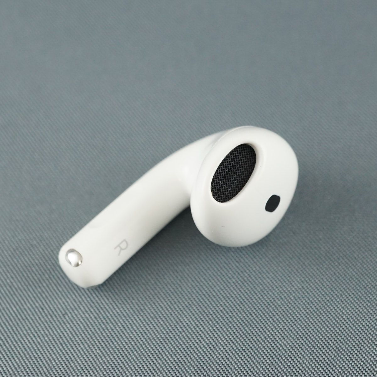 Apple AirPods 4 右イヤホンのみ USED品 ノイズキャンセリングなし