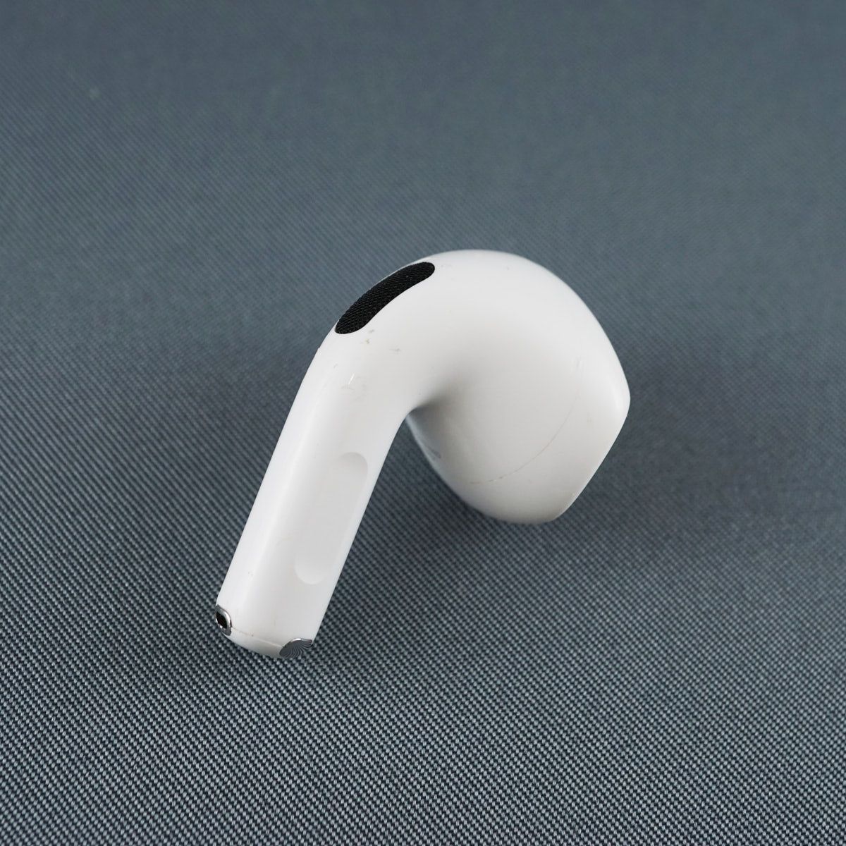 Apple AirPods 4 右イヤホンのみ USED品 ノイズキャンセリングなし