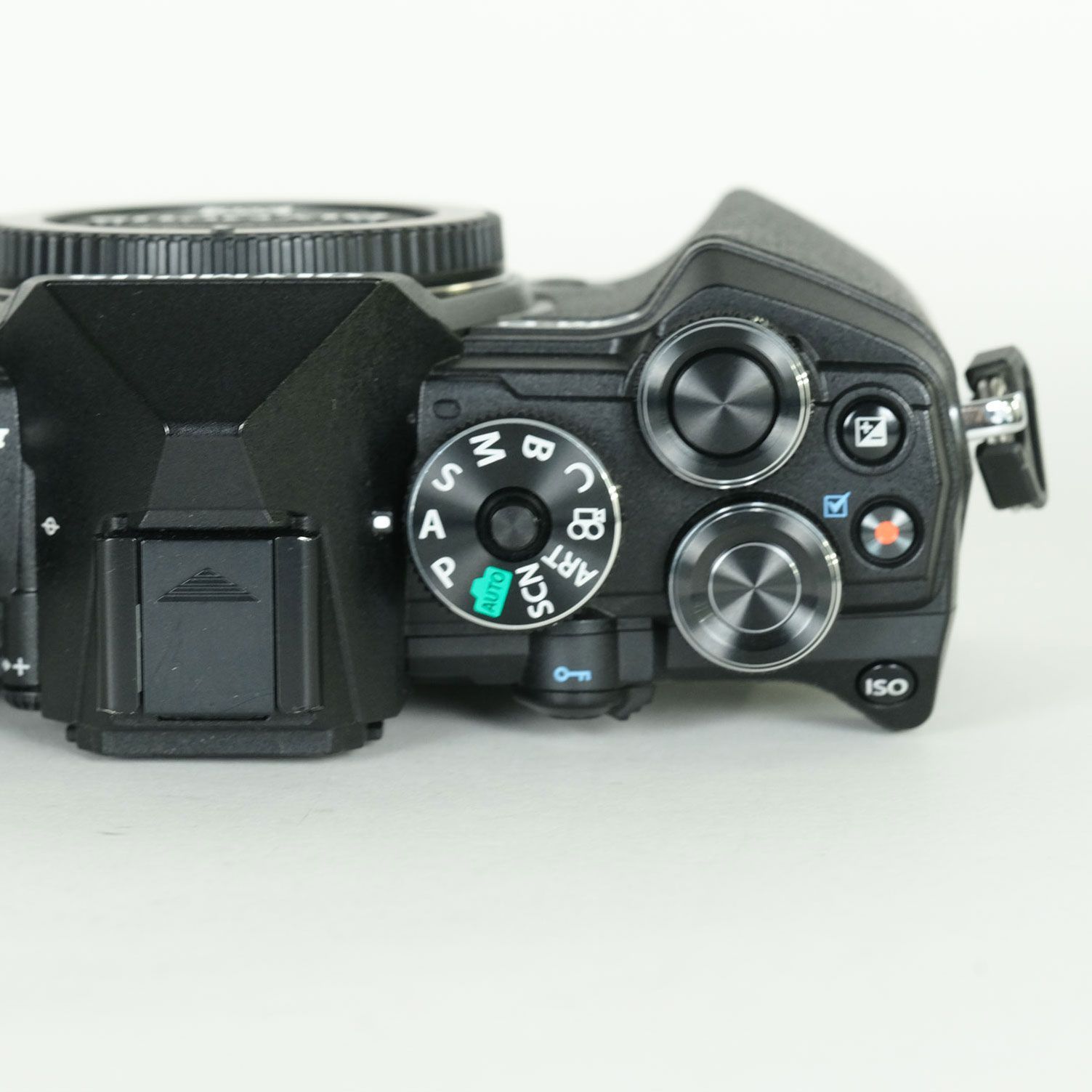 美品 | シャッター数13,588回] OLYMPUS OM-D E-M5 Mark III [ボディ