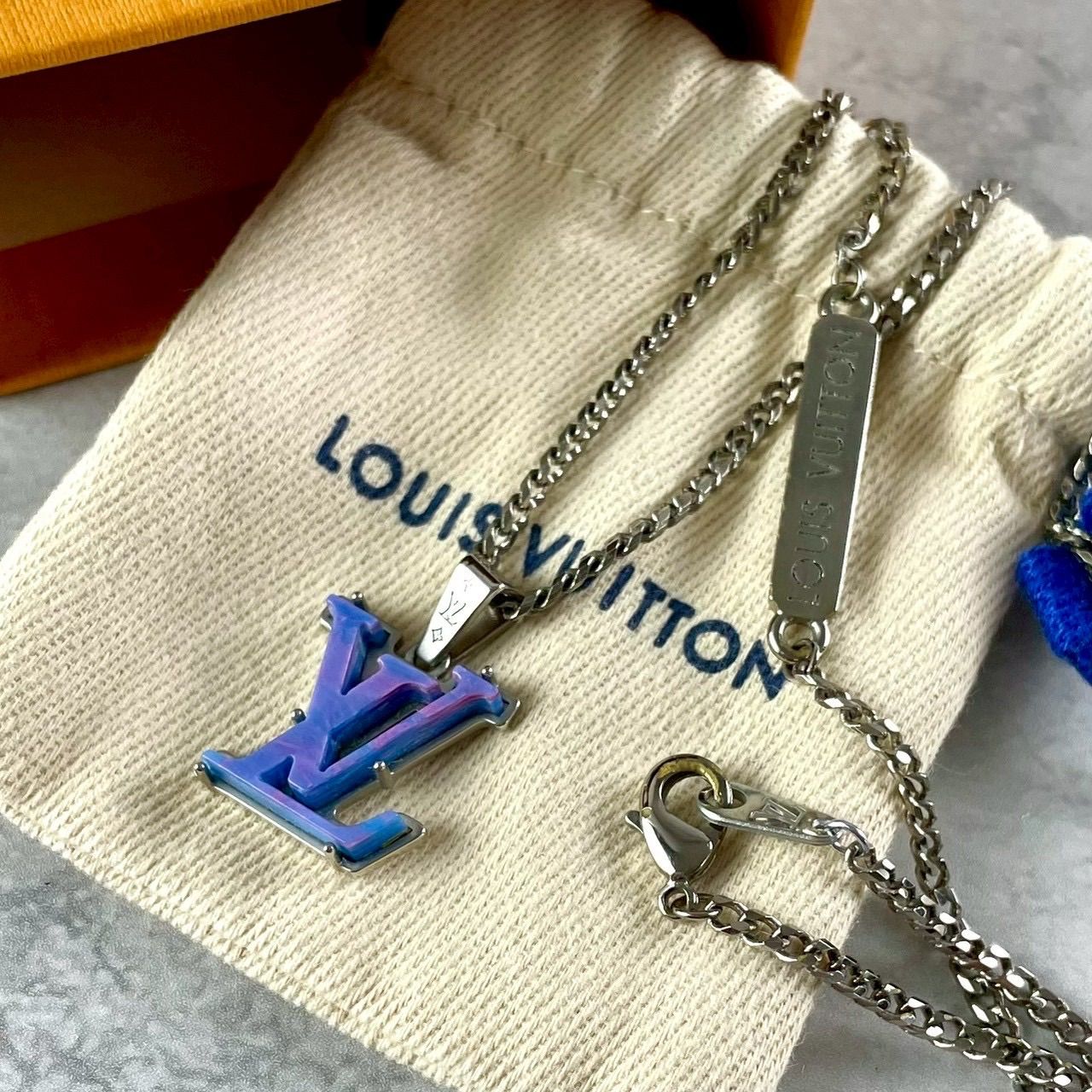 LOUIS VUITTON ルイヴィトン LVネックレス ペンダント ロゴ メンズ