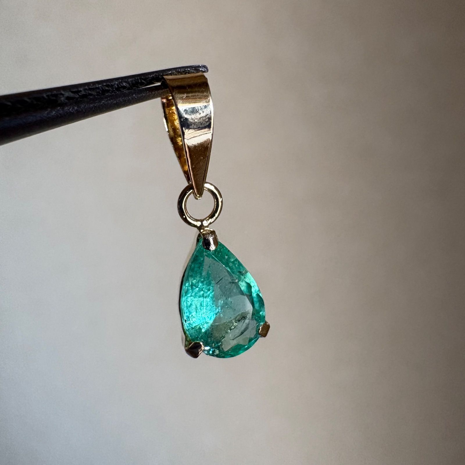 K18エメラルド　ペンダントトップ　チャーム　18金　カラーストーン　天然石 K18エメラルド ペンダントトップ チャーム 18金 カラーストーン 天然石