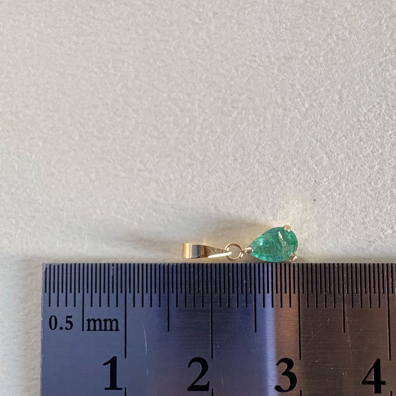 K18 天然石エメラルド ペンダントトップ 18金イエローゴールド pear