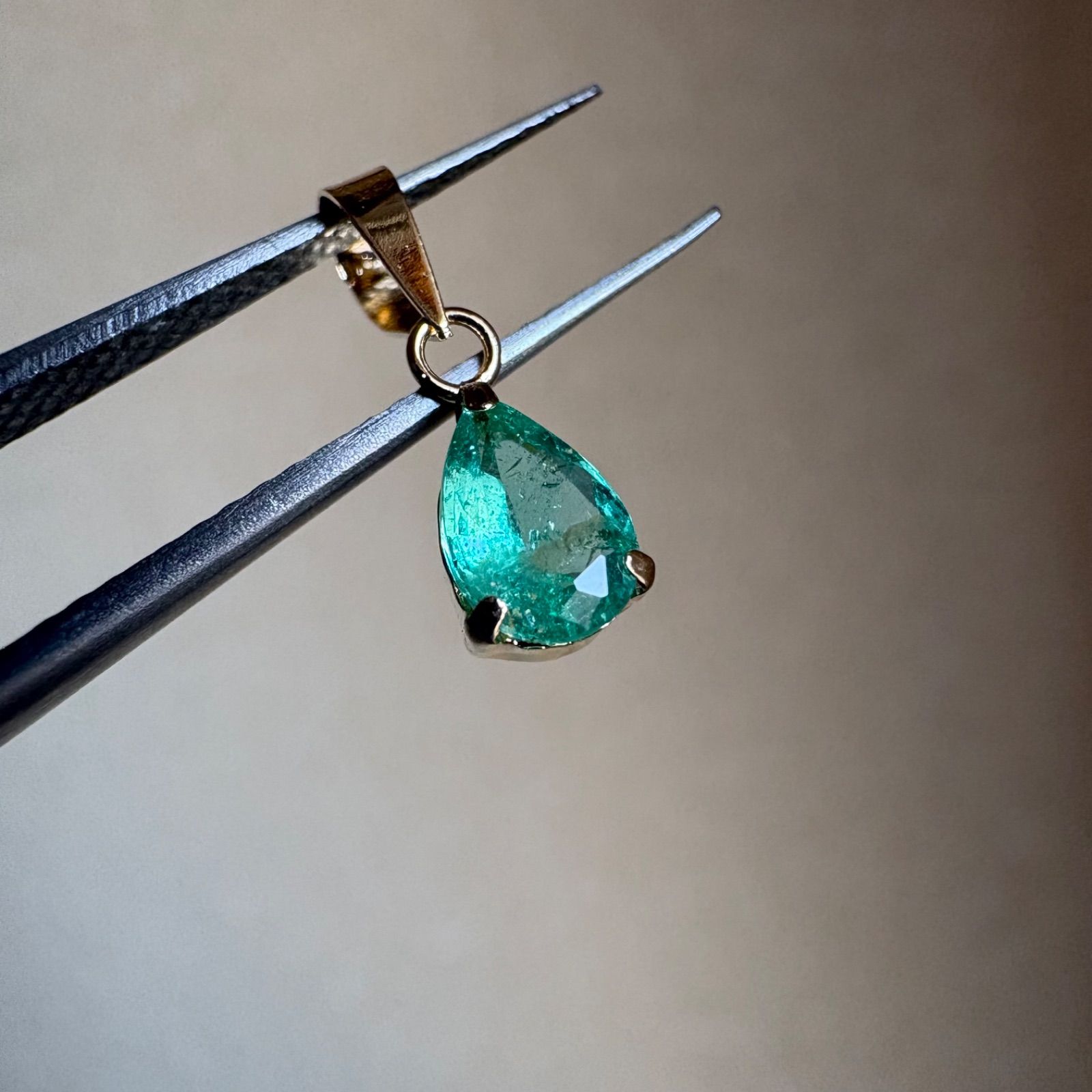 K18エメラルド　ペンダントトップ　チャーム　18金　カラーストーン　天然石 K18エメラルド ペンダントトップ チャーム 18金 カラーストーン 天然石