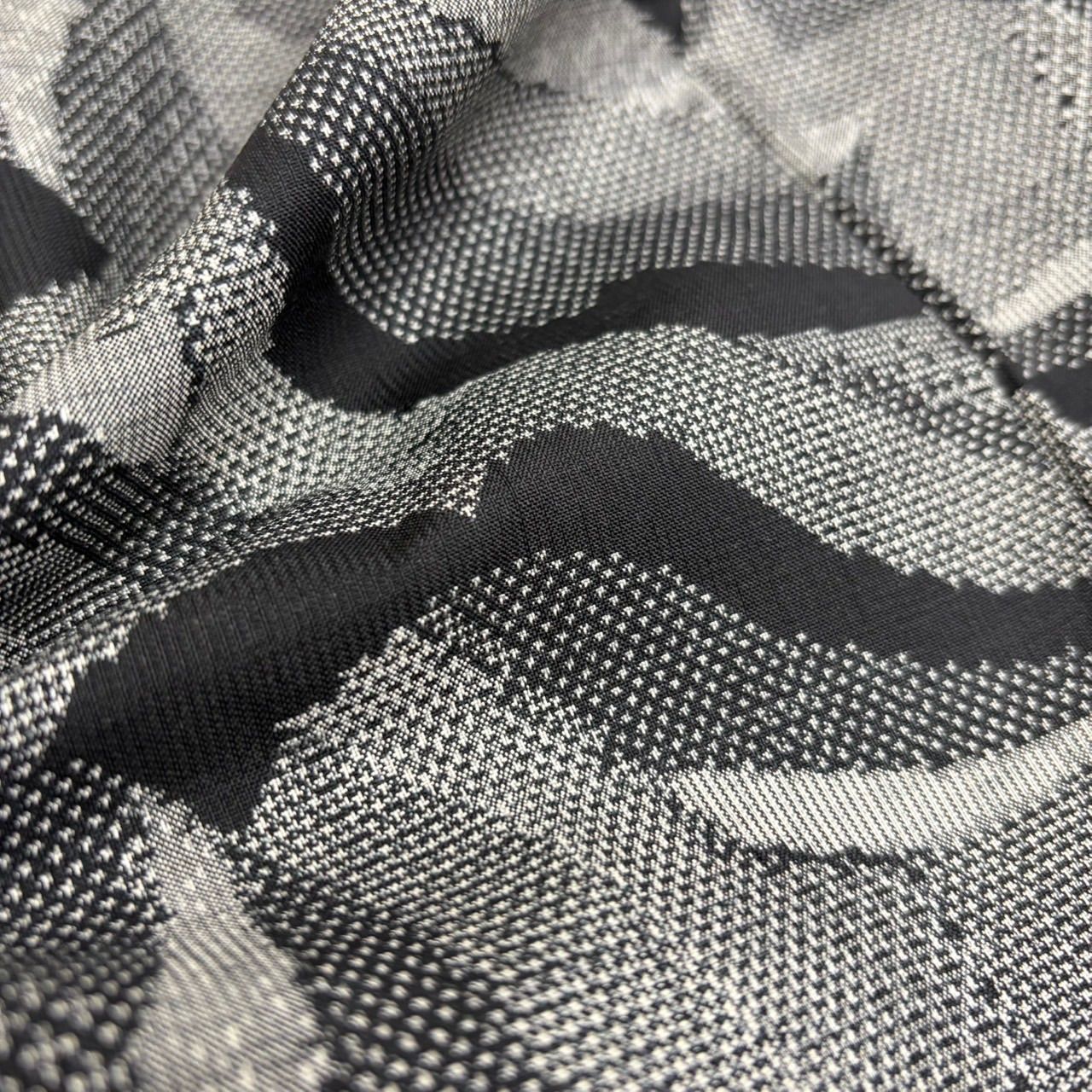 本場大島紬 裄65.5 一元式 幾何学模様 素敵な絣柄 正絹 着物 MK-3355