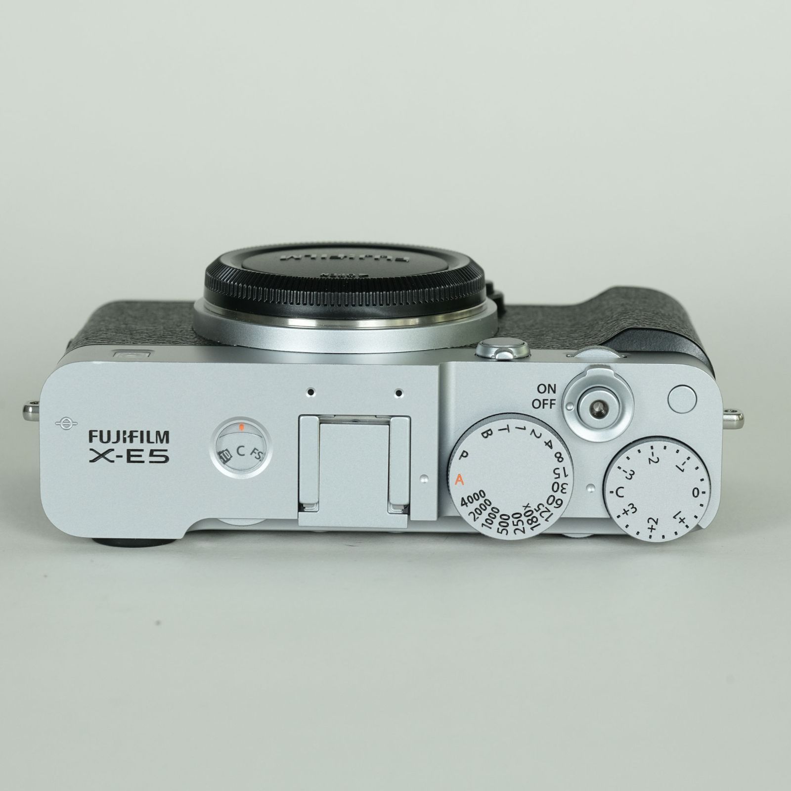 美品 | シャッター数102回] FUJIFILM X-E5 [ボディ シルバー