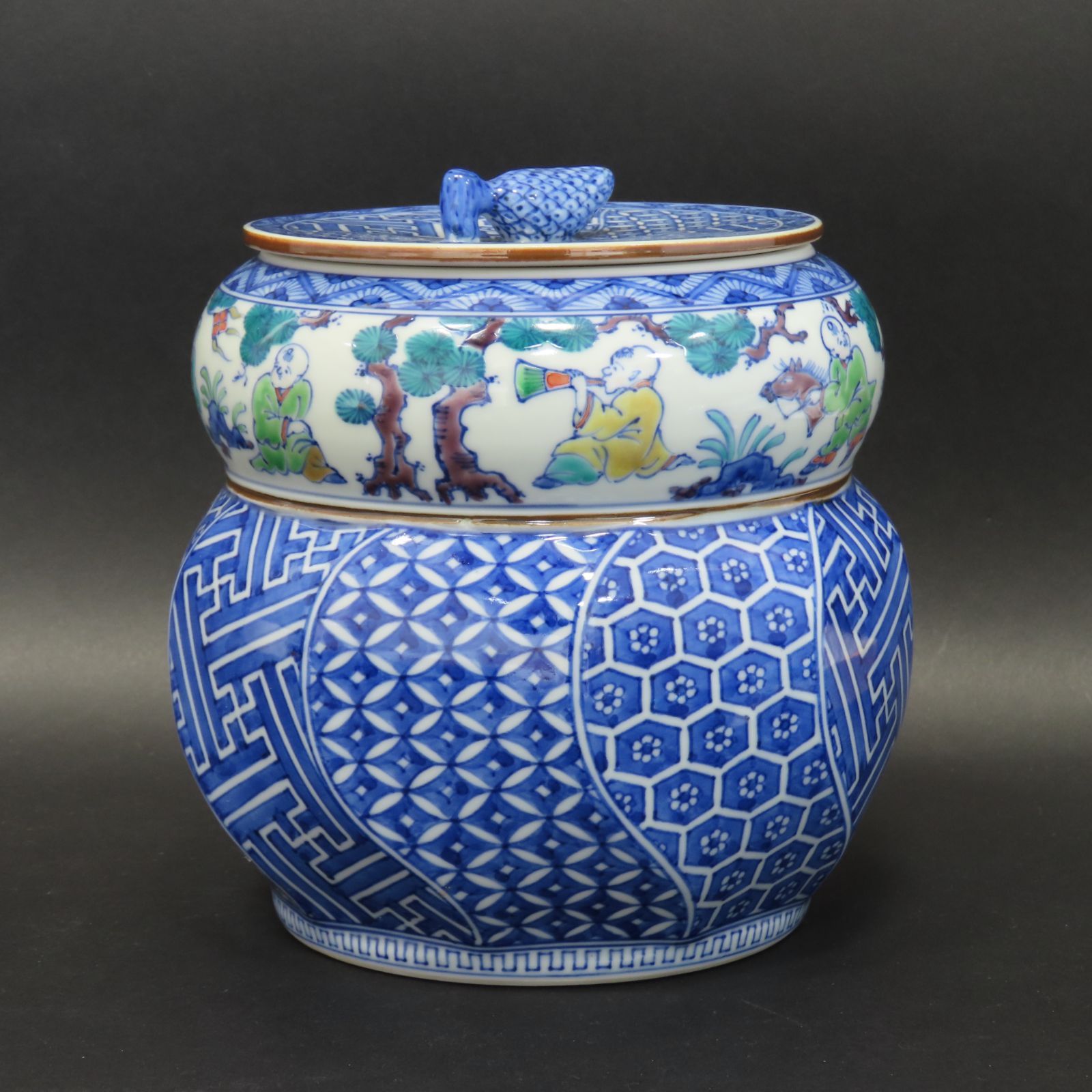 高野昭阿弥　染付祥瑞山水宝尽水指、大徳寺茶杓、　織部蓋置、唐物写　独楽棗、未使用 高野昭阿弥 染付祥瑞山水宝尽水指、大徳寺茶杓、 織部蓋置、唐物写