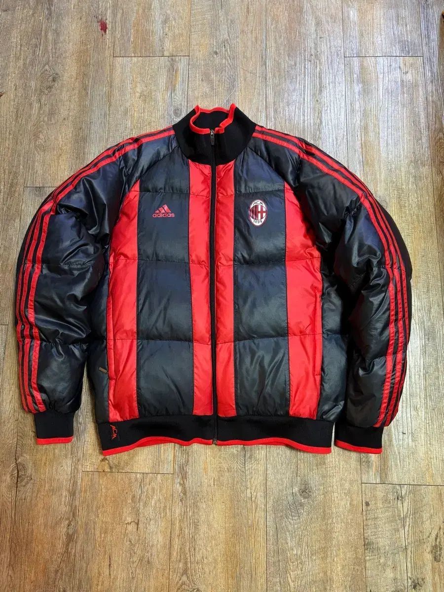 アディダス ACミラン ダウン アウター ブラック/レッド - メルカリ