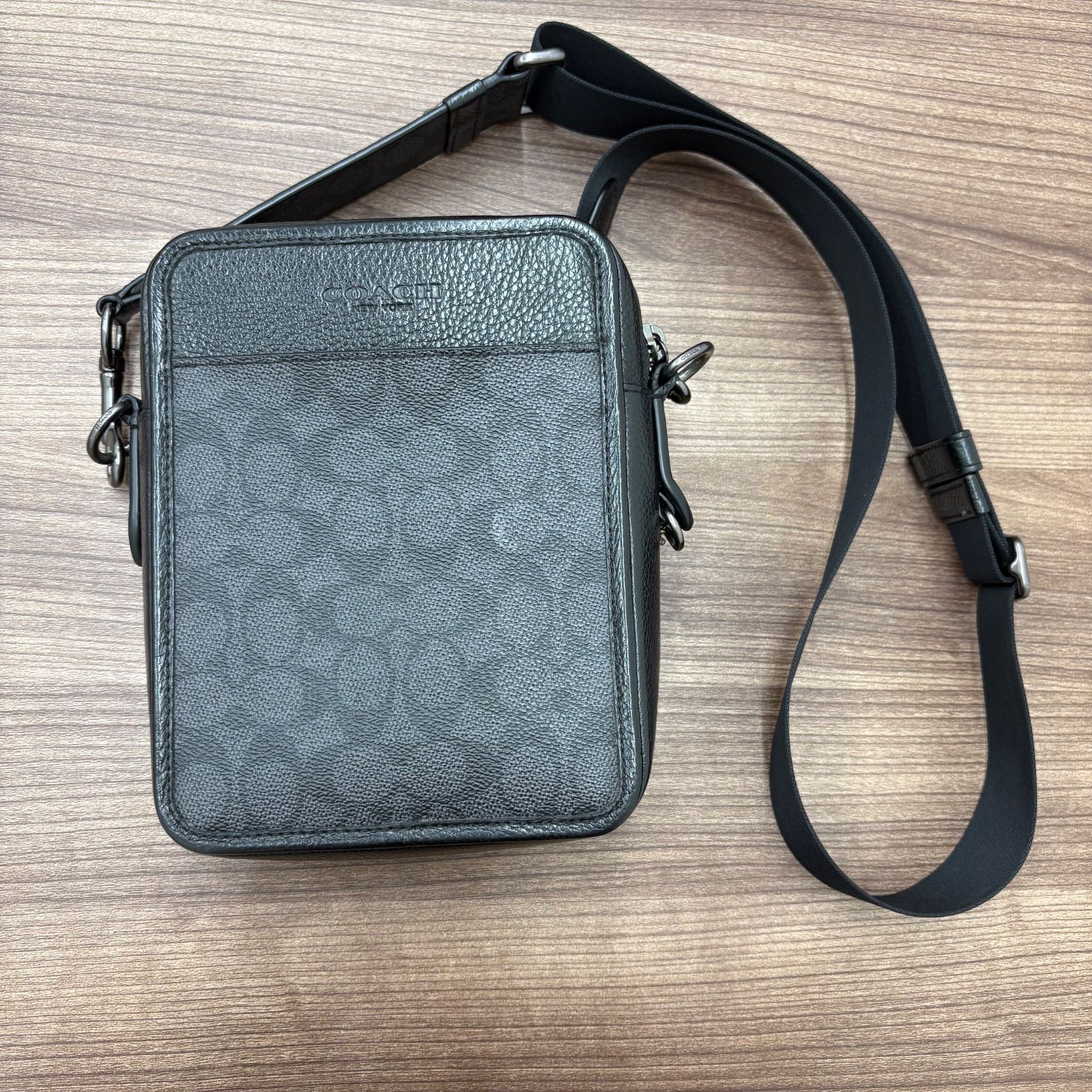 COACH レザー ショルダーバッグ　 グブラック/グレー ◎【極美品】Coach ブラック レザー ショルダーバッグ - メルカリ