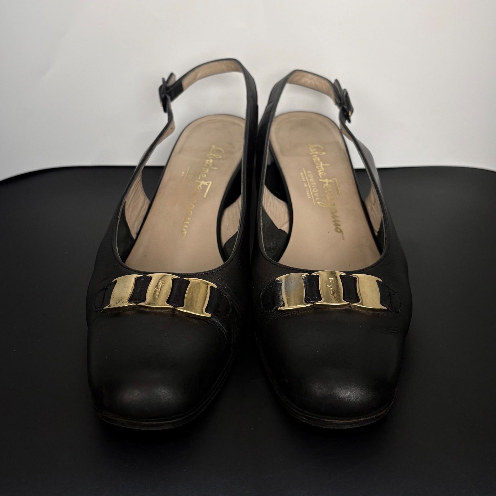 Salvatore Ferragamo サルヴァトーレフェラガモ パンプス ヴァラ