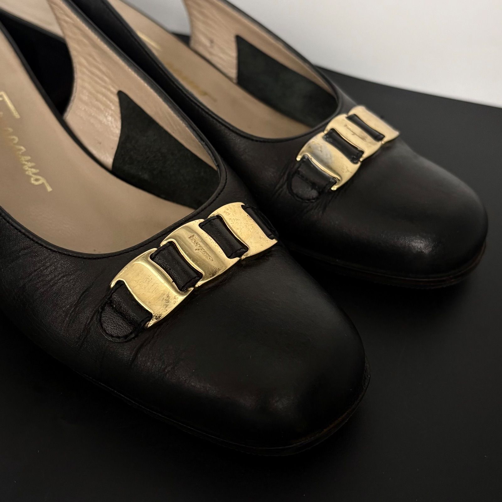 Salvatore Ferragamo サルヴァトーレフェラガモ パンプス ヴァラ