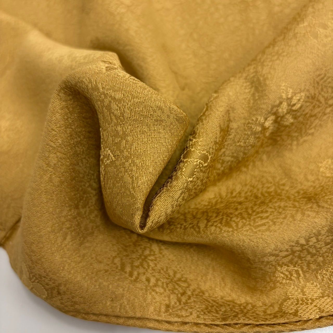 着物　正絹　色無地　地紋　一つ紋 訪問着 正絹一つ紋色無地訪問着(カラシ色)