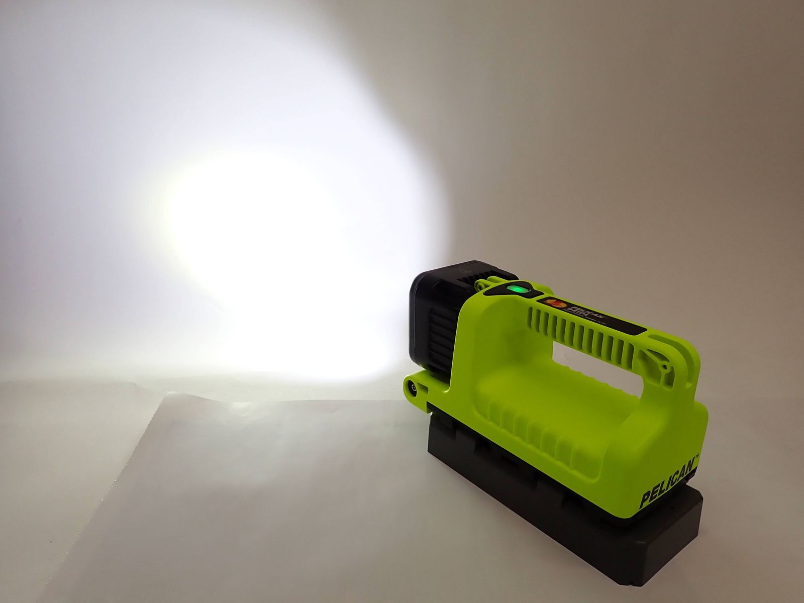 PELICAN LEDライト 9410L ランタンライト ペリカン 懐中電灯 充電