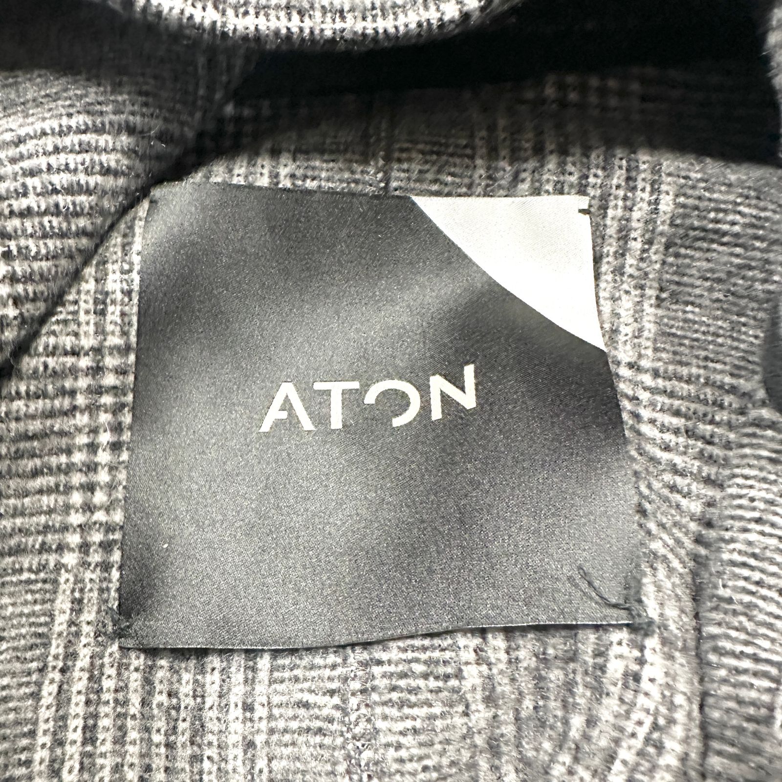 羽織るだけで絵になる一着 ATON エイトン グレンチェック ウール