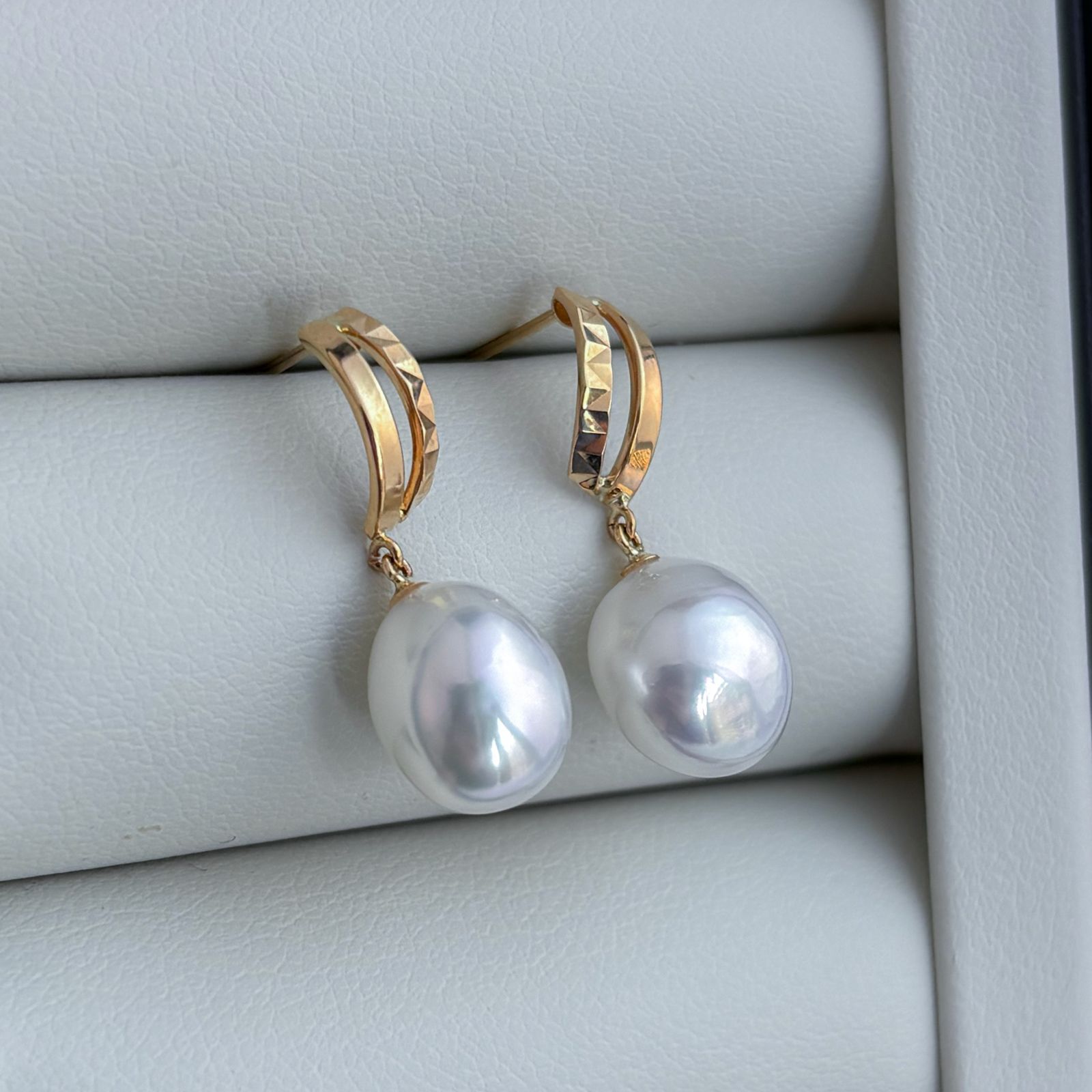 南洋白蝶ケシ真珠 K18ピアス 8-9mm 個性 - メルカリ