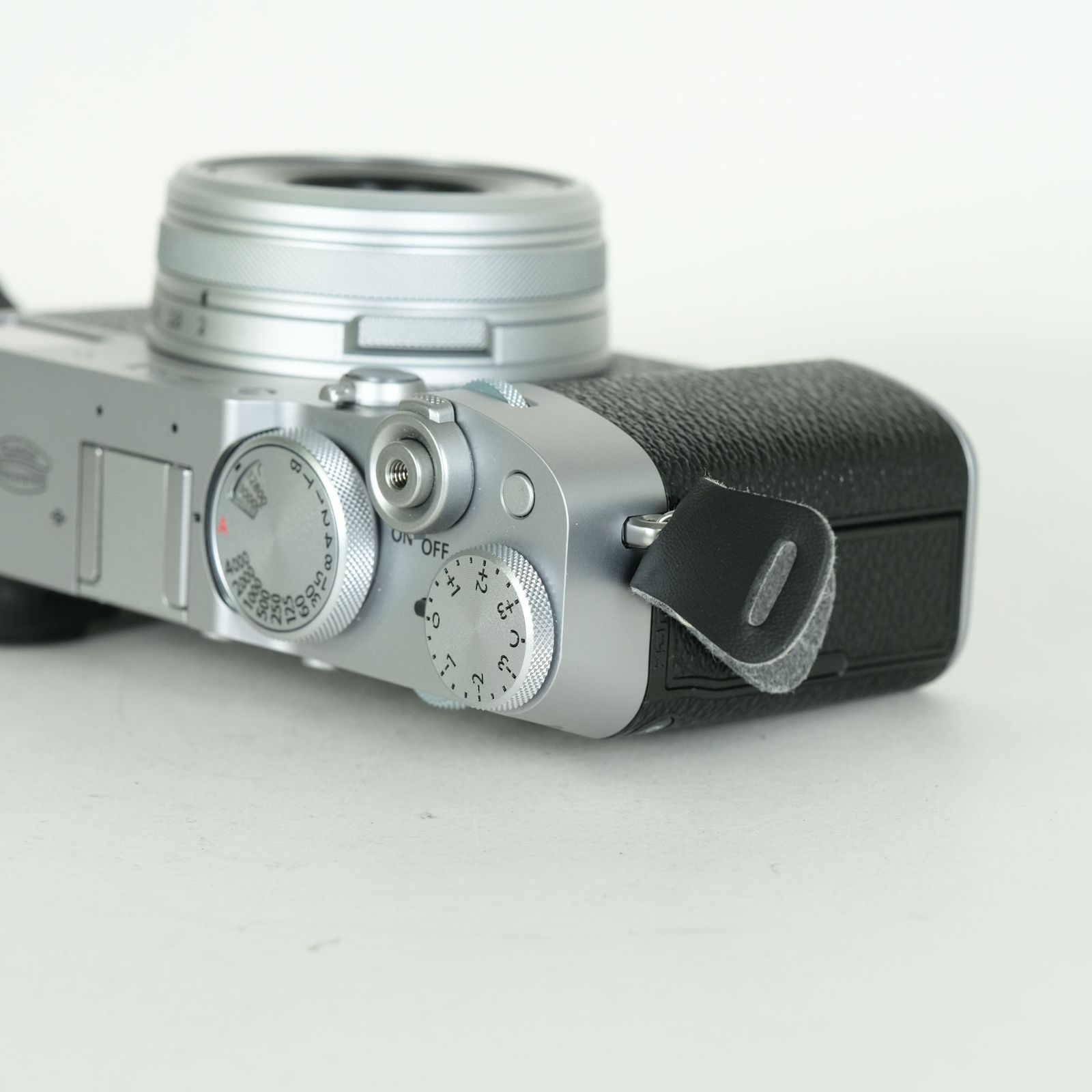 美品 | シャッター数500回｜バッテリー2個・別売付属品付] FUJIFILM