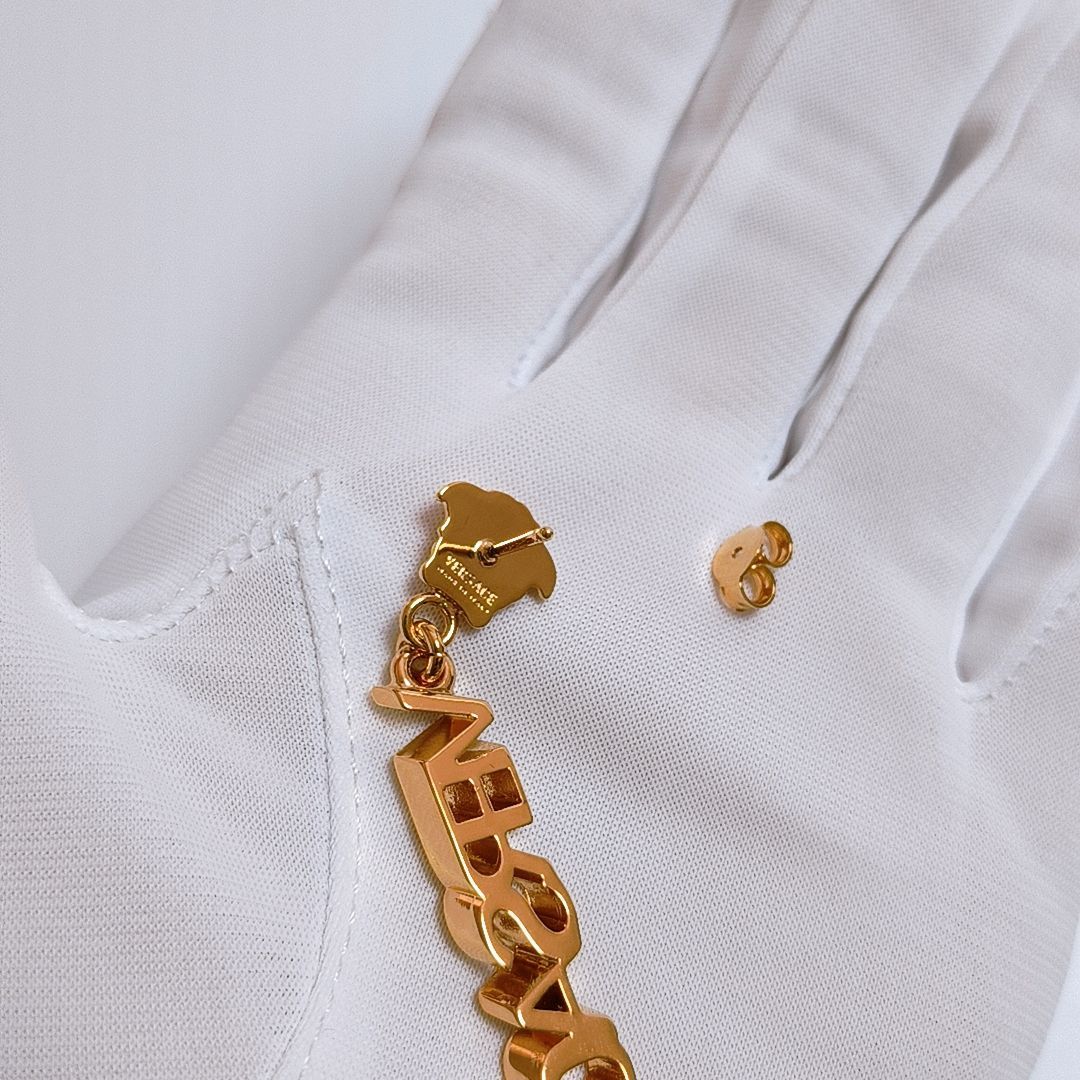 訳あり◇VERSACE ラ メドゥーサ ロゴ ドロップ ピアス 国内発送