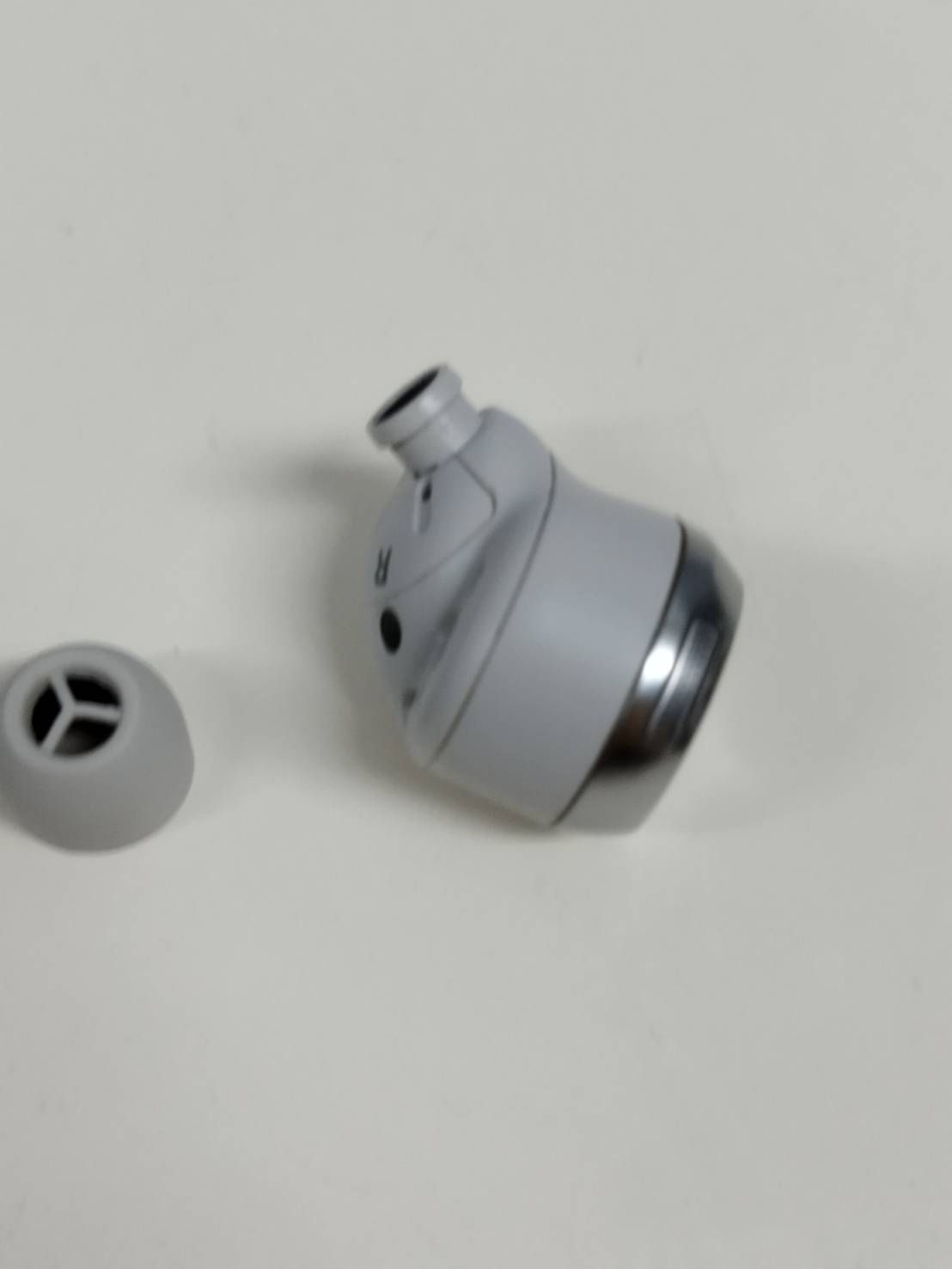 TechnicsワイヤレスイヤホンEAH-AZ80（右耳ジャンク品） Technics ワイヤレスイヤホン EAH-AZ80 シルバー ジャンク品｜Yahoo