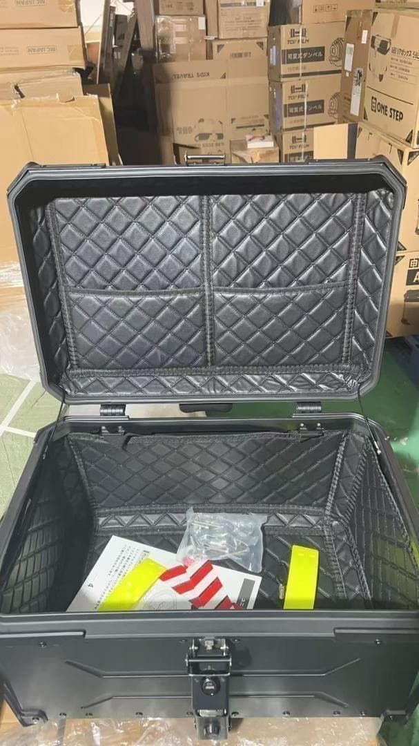 中古美品バイクリアボックスT0123 アルミトップケース 65L 黒 - メルカリ