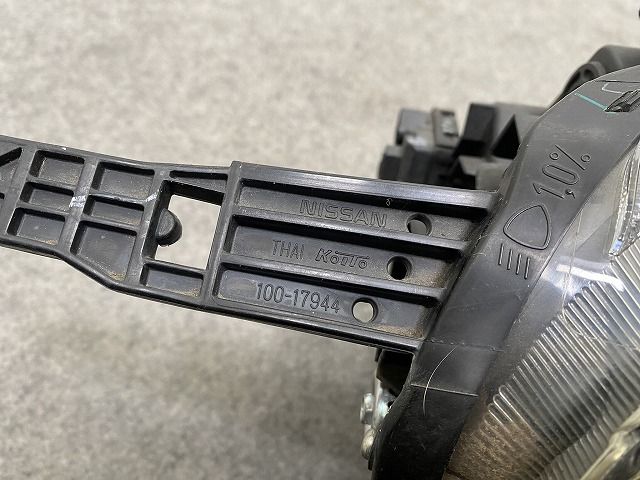 マーチ K13 純正 右 ヘッドライト/ランプ ハロゲン レベライザー KOITO