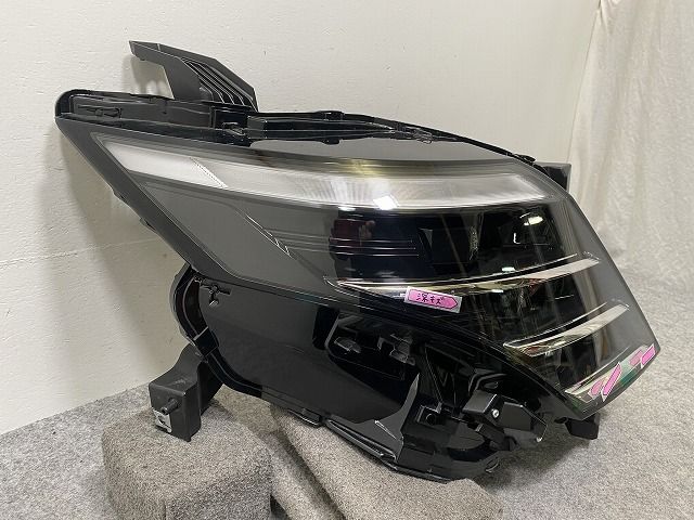 日産セレナeパワーGFC28 右LEDヘッドライト良品 日産セレナeパワーGFC28 右LEDヘッドライト良品 日産 SERENA/セレナ