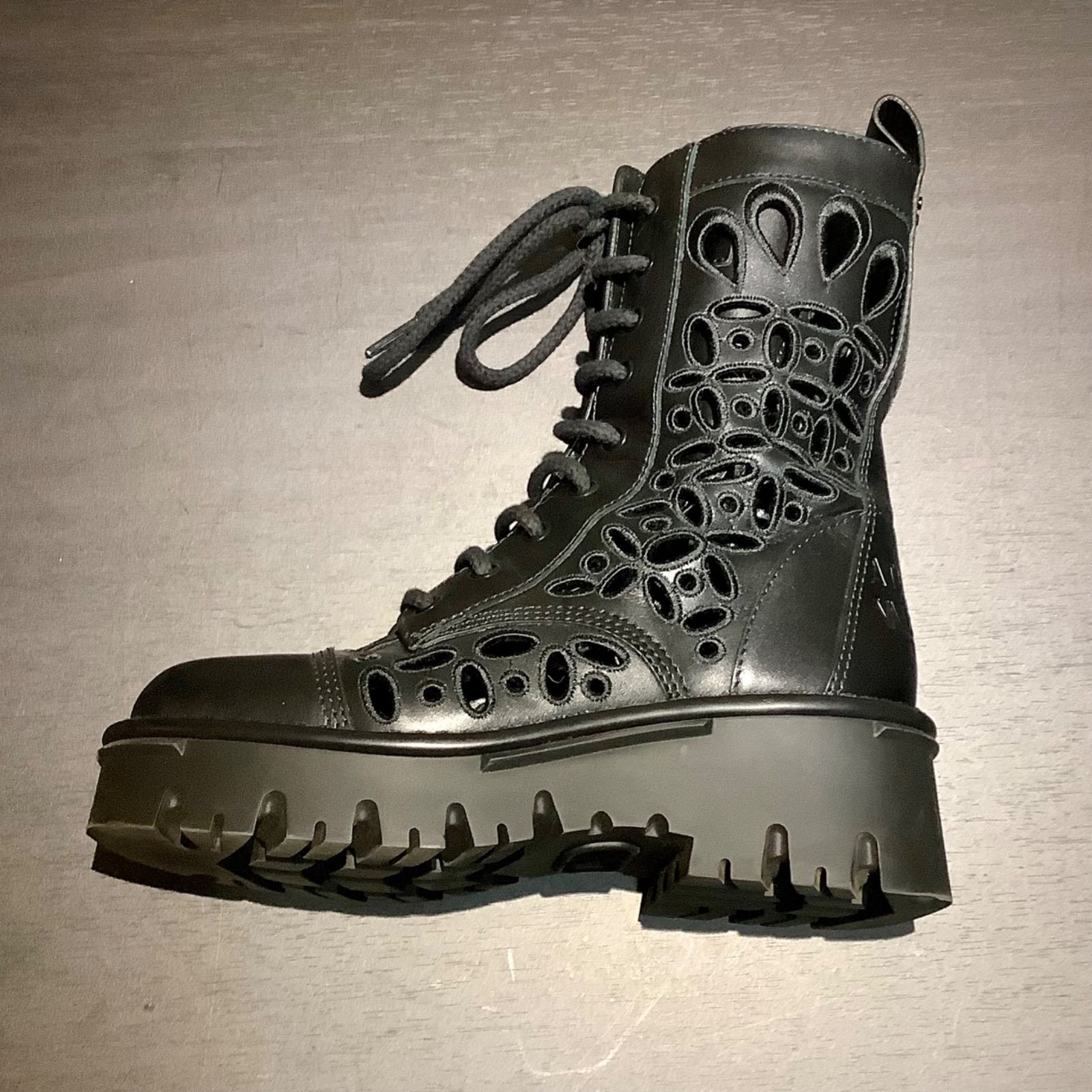ヴァレンティノガラヴァーニ VALENTINO アトリエ コンバットブーツ 