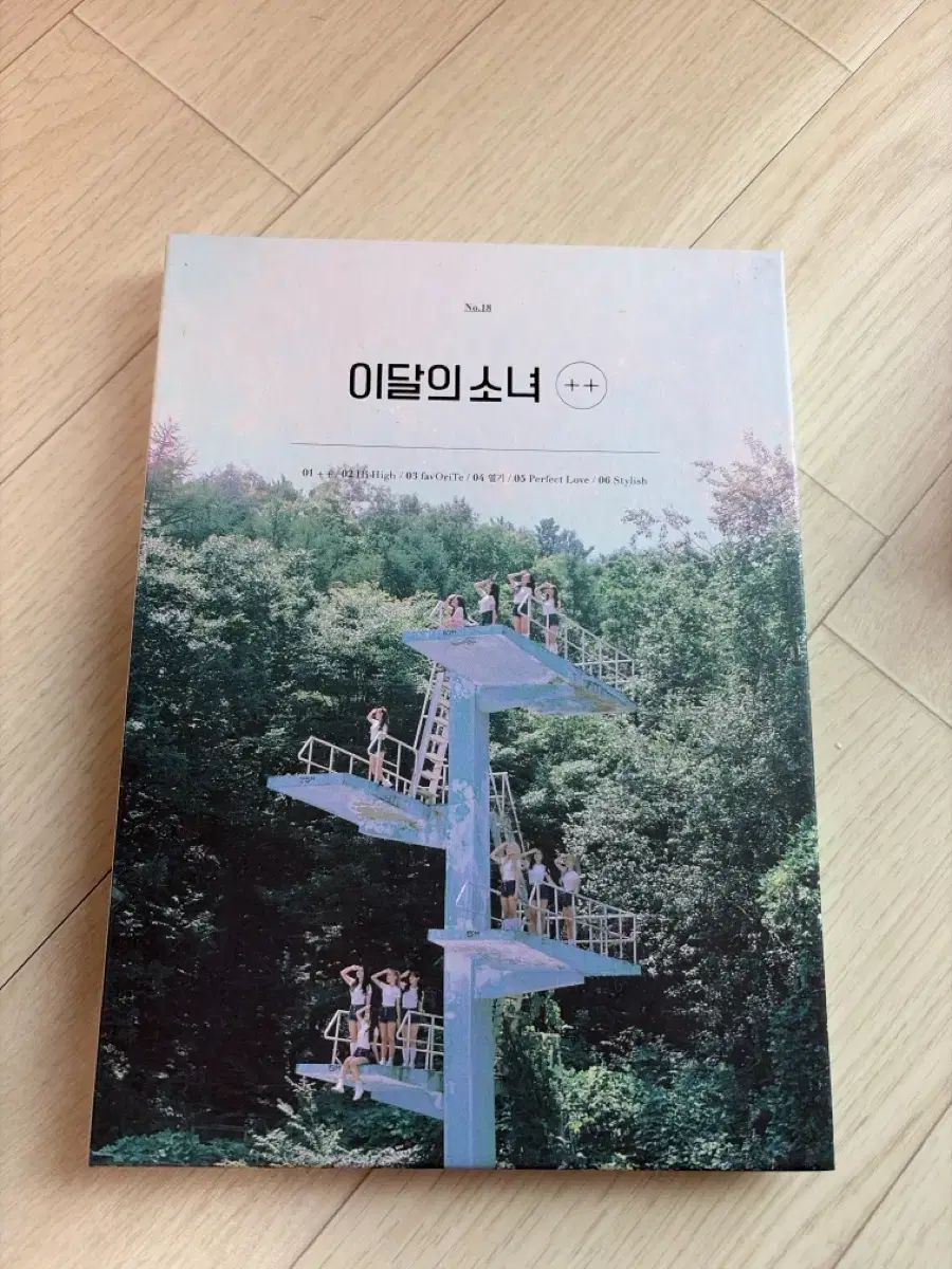 今月の少女(LOONA) ++ アルバム - メルカリ