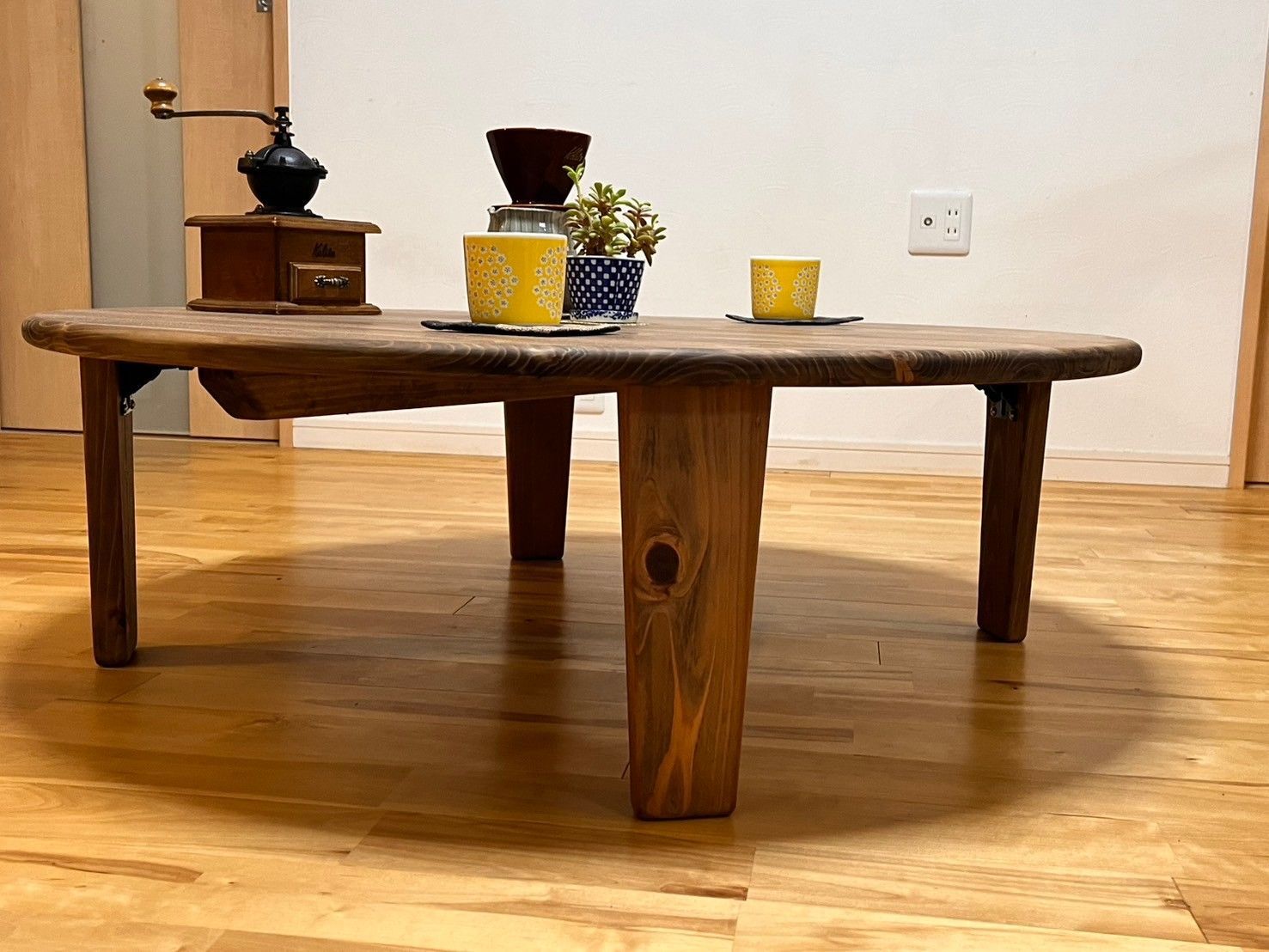 つい触りたくなる国産杉の折り畳みちゃぶ台】直径90㎝ 角が丸い