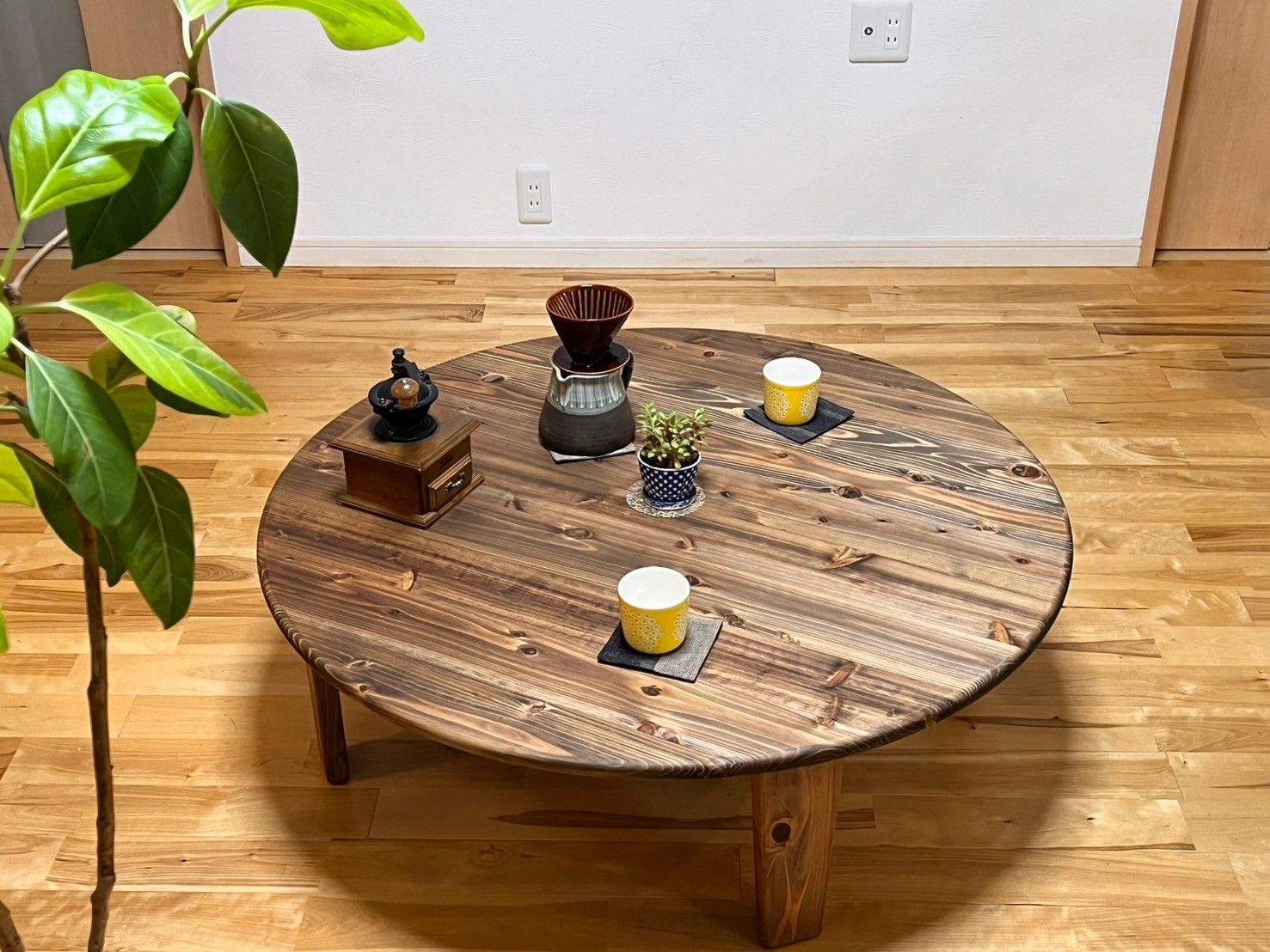 つい触りたくなる国産杉の折り畳みちゃぶ台】直径90㎝ 角が丸い