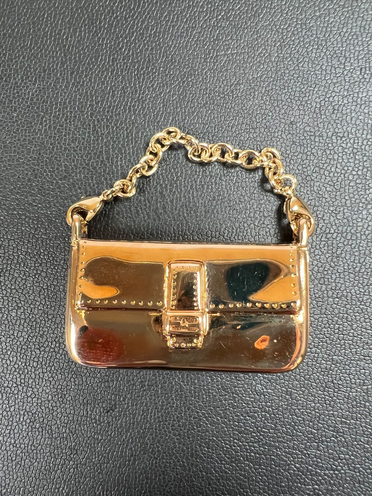 フェンディ　バケット型チャーム FENDI/フェンディのマンマバケット型チャーム - メルカリ