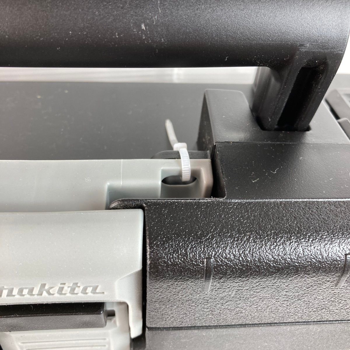 ＊＊MAKITA マキタ 色 18 V 充電式インパクトドライバ バッテリ 充電器 ケース付 2 ブラウン