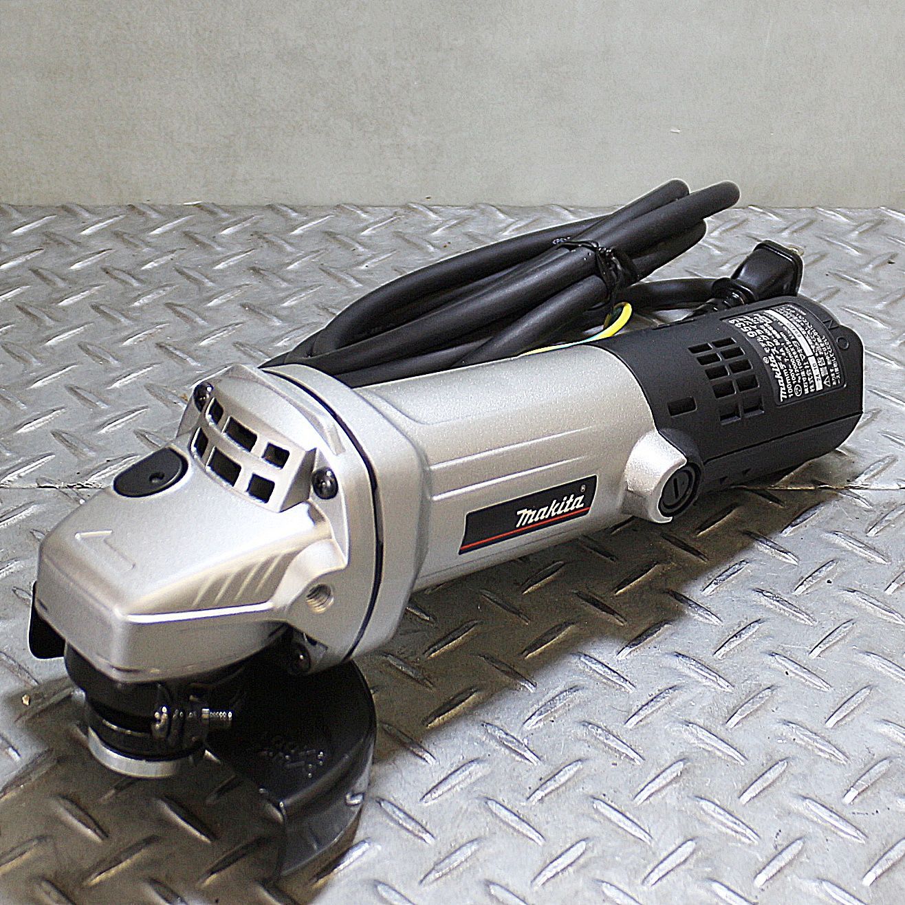 新潟発 ♥ マキタ 100 mmディスクグラインダー 9533 V 50|60 Hz 研磨 切断 鉄工 金属 加工