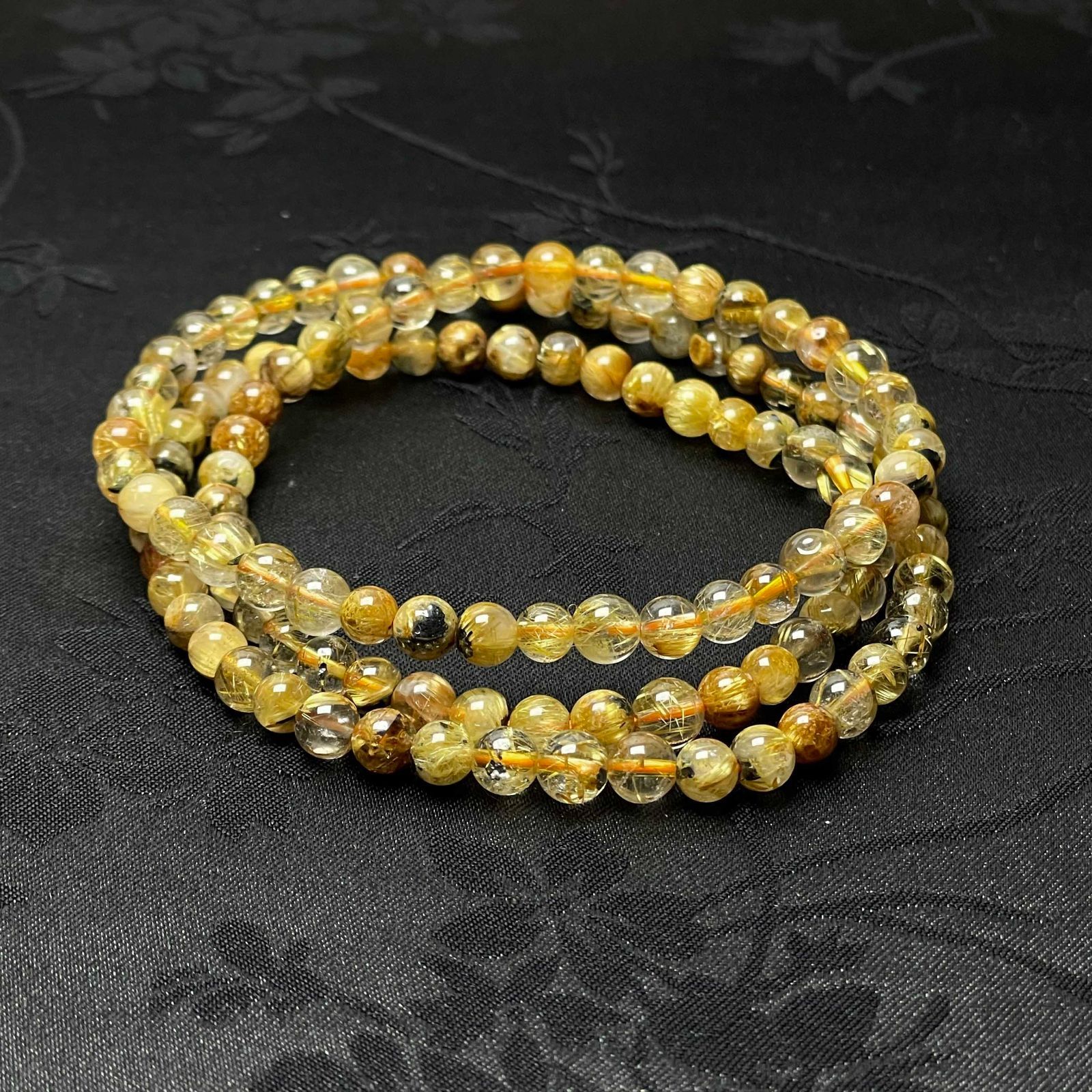 天然美品☆【70A太陽花タイチンルチル】3重巻きブレス 黄金針水晶 金運