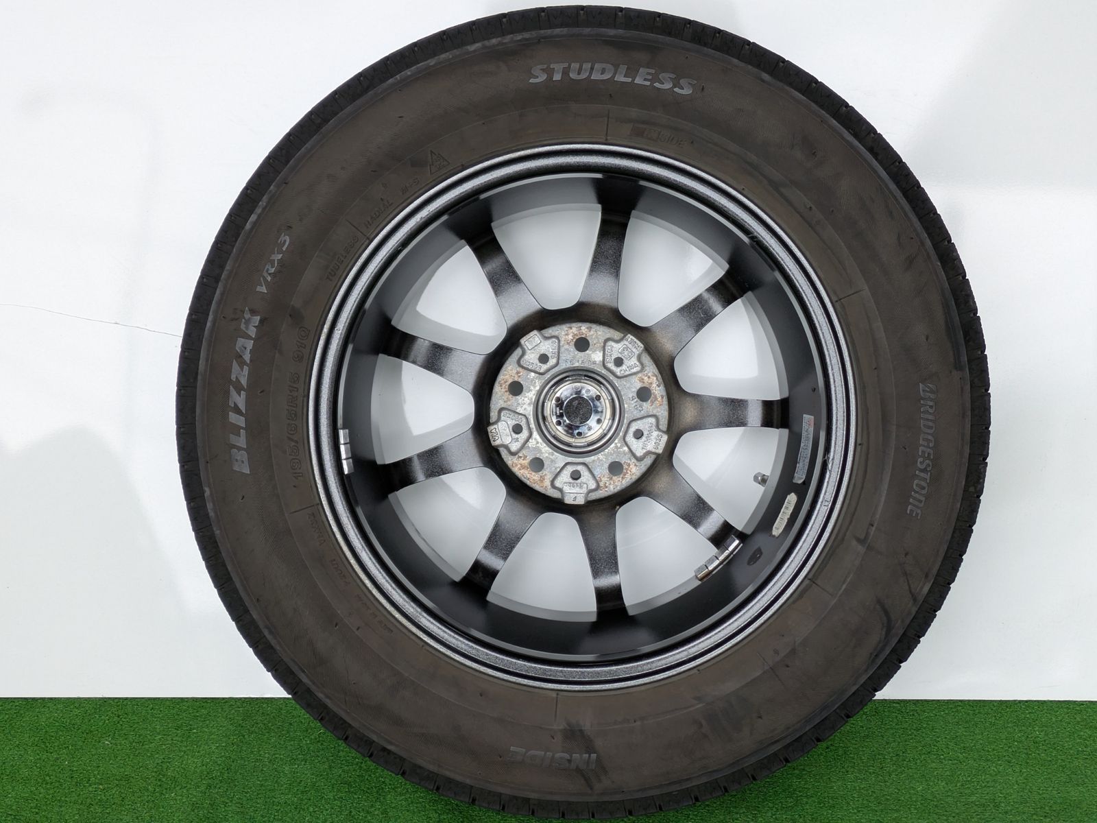 よし　VRX3ブリヂストンスタッドレス　15インチホイール付 BRIDGESTONE(ブリヂストン) BLIZZAK (ブリザック) VRX3の15インチの