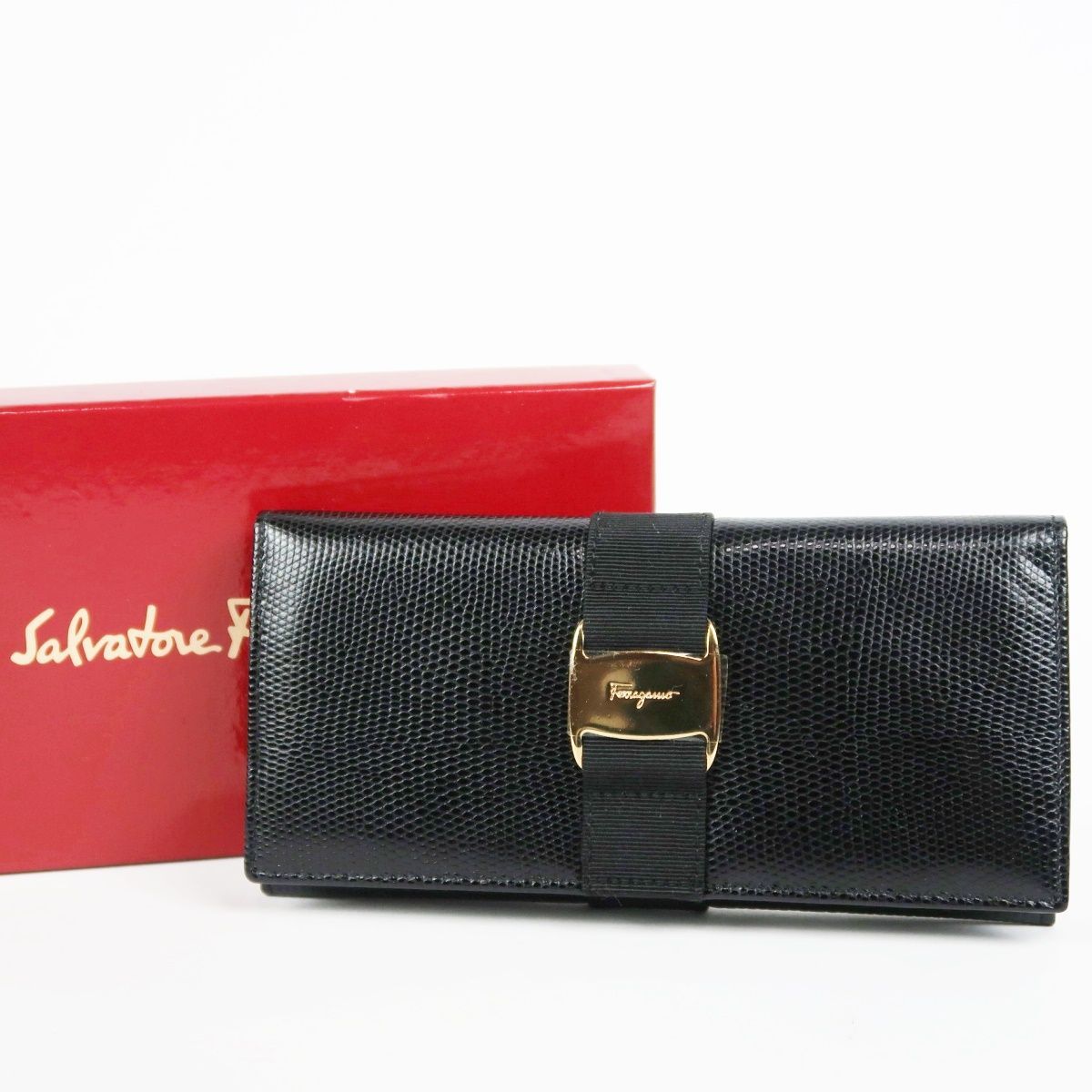 新品同様・未使用】Ferragamo フェラガモ ヴァラ 二つ折り長財布 