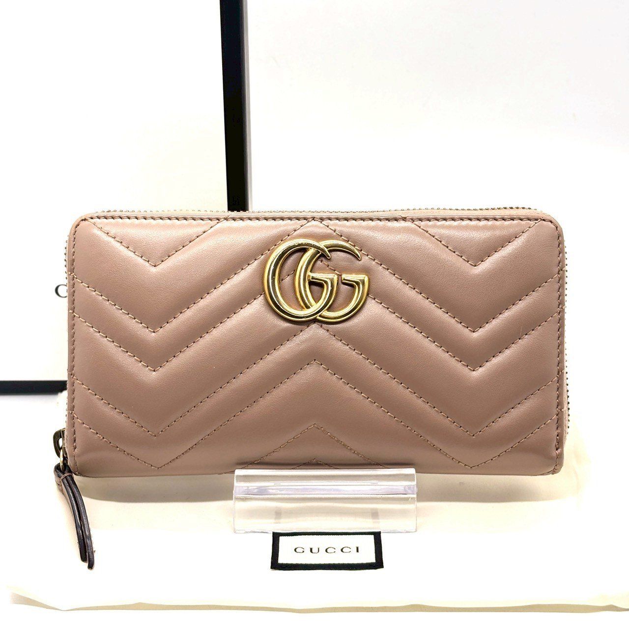 やわらかく映える手元】 GUCCI 長財布 ラウンドファスナー GG