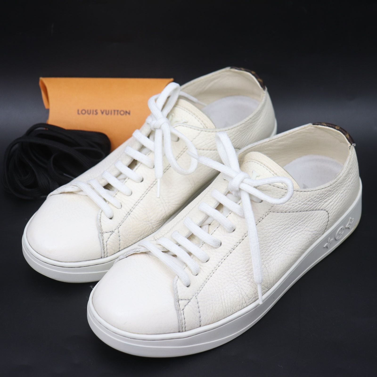Louis Vuitton フラットシューズ 36 ホワイト ITHOQYZGP8OB LOUIS VUITTON ルイヴィトン スニーカー リゾートライン