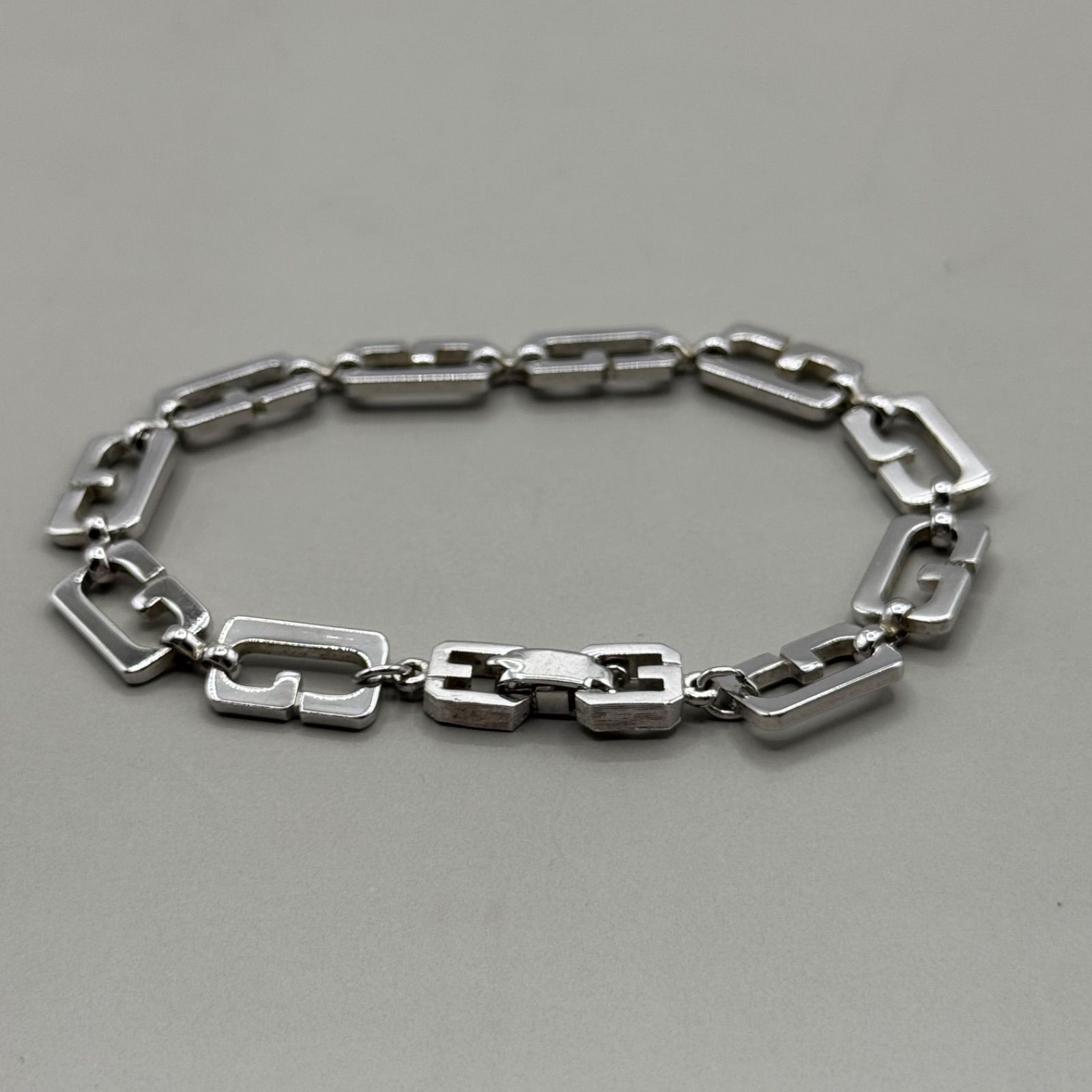 GIVENCHY ジバンシィ ロゴ プレート ブレスレット シルバー 415 GIVENCHY ロゴ プレート ブレスレット シルバー メンズ 1-32 GIVENCHY