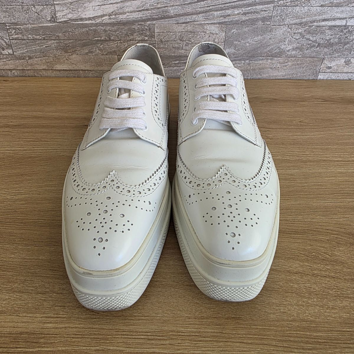 新品　PRADA ホワイトエナメルシューズ PRADA プラダ 厚底 ウイングチップ レースアップ エナメル シューズ