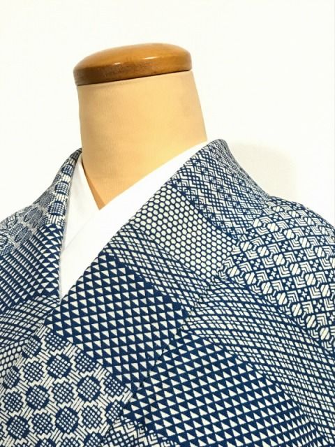 中古】Sサイズ 正絹 小紋 青地に幾何学模様 - メルカリ