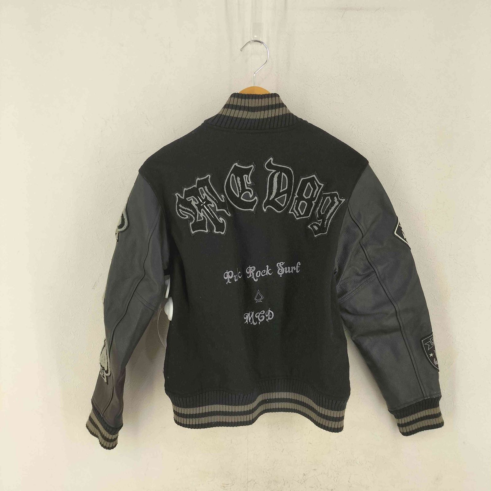 vintage QUATRE SAISONS スタジャン レザー ワッペン 古着 vintage QUATRE SAISONS スタジャン レザー ワッペン 古着