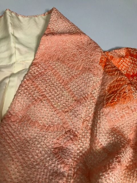 中古】Sサイズ 正絹 振袖 ピンク地に菊花模様 - メルカリ